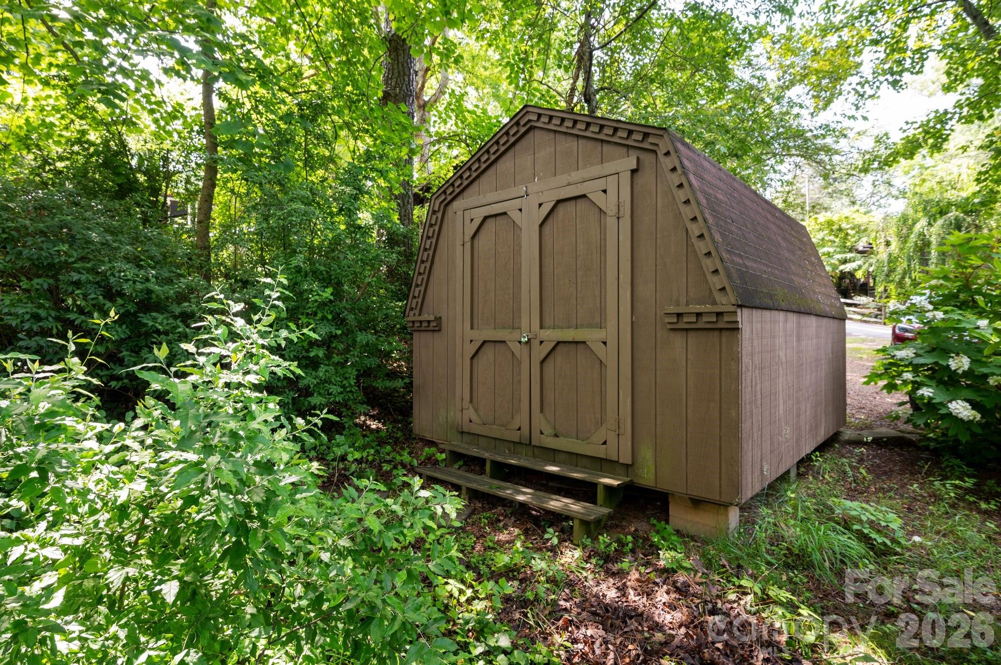 main property photo 32