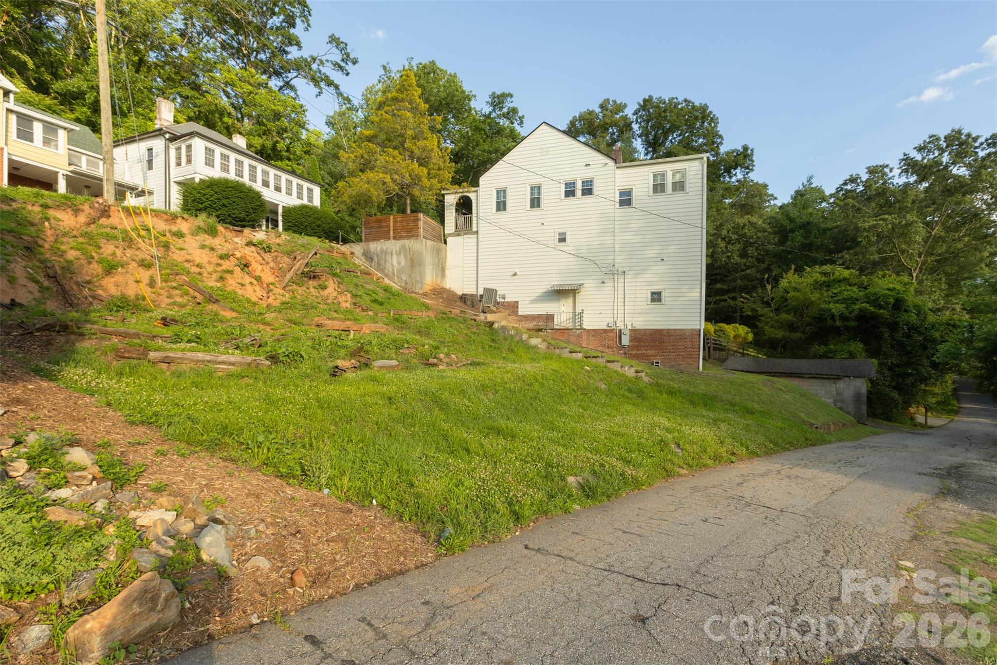 main property photo 13