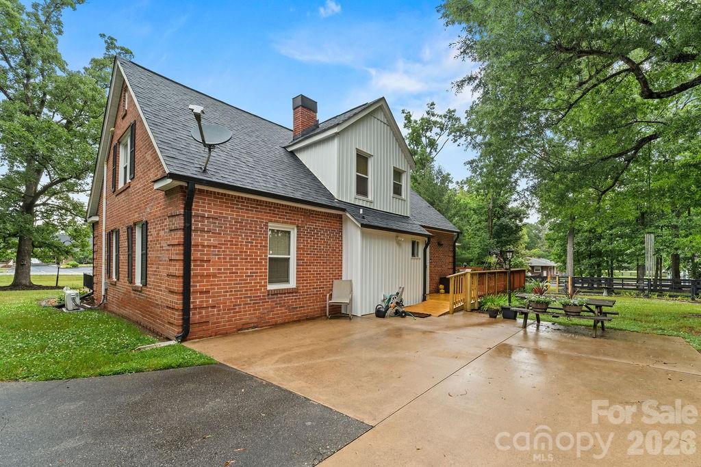 main property photo 24