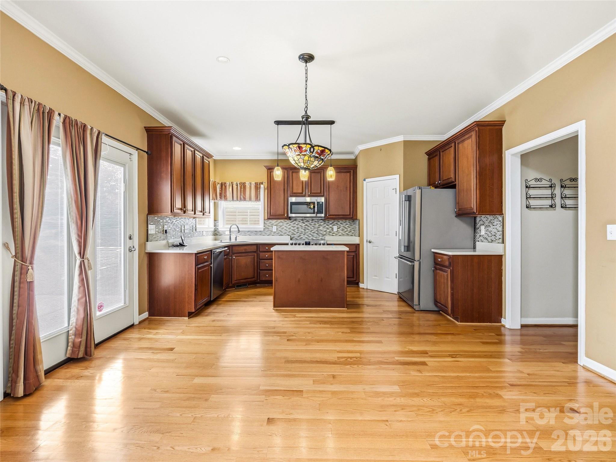 main property photo 13