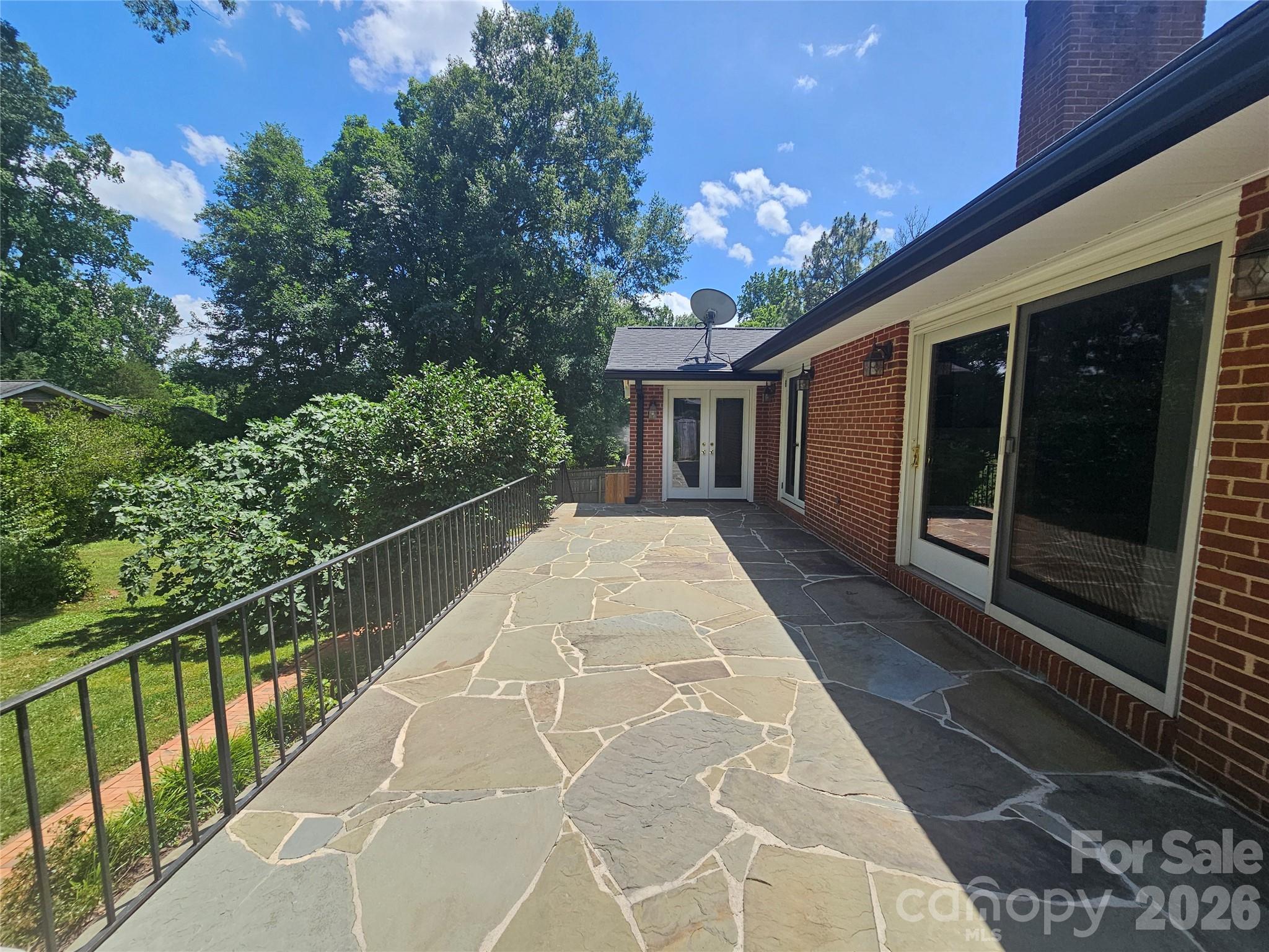 main property photo 40