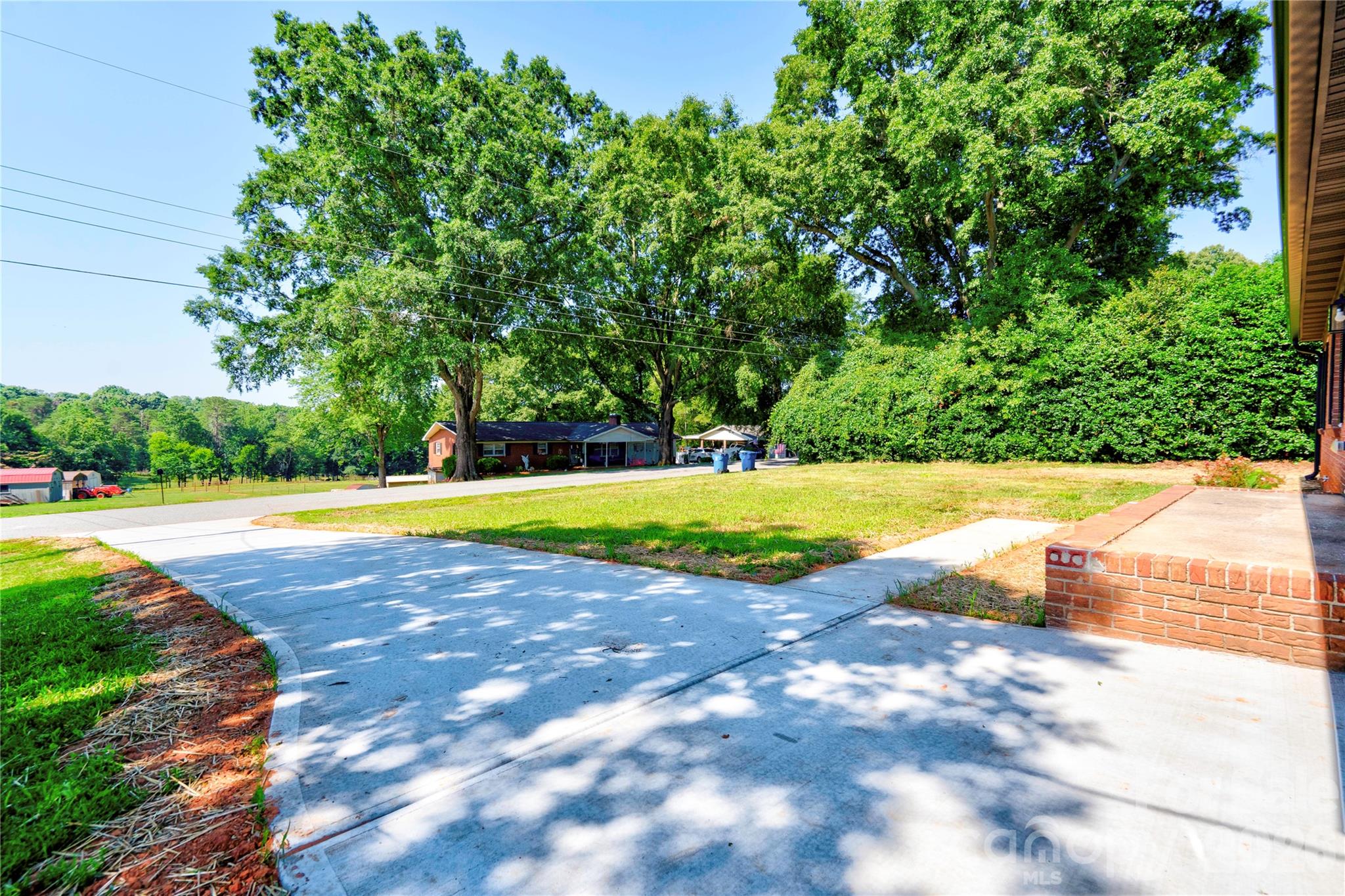 main property photo 33