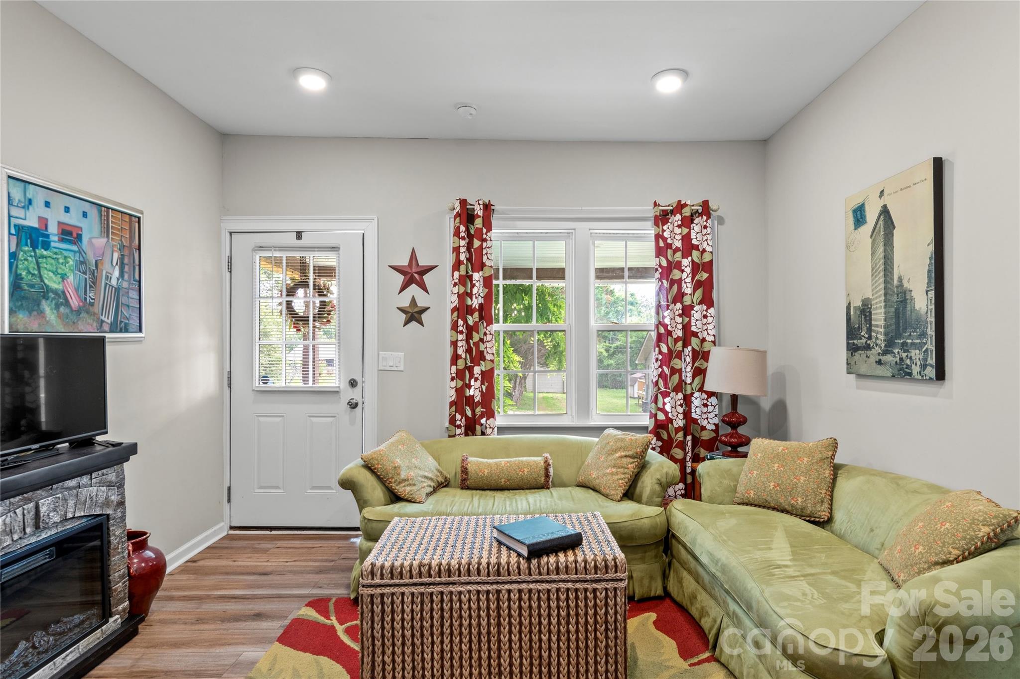 main property photo 5