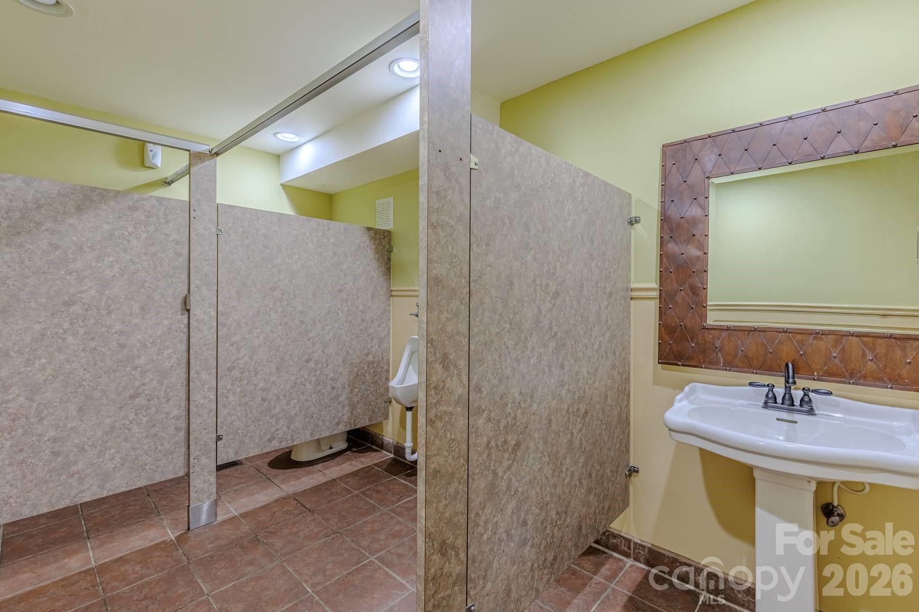 main property photo 25