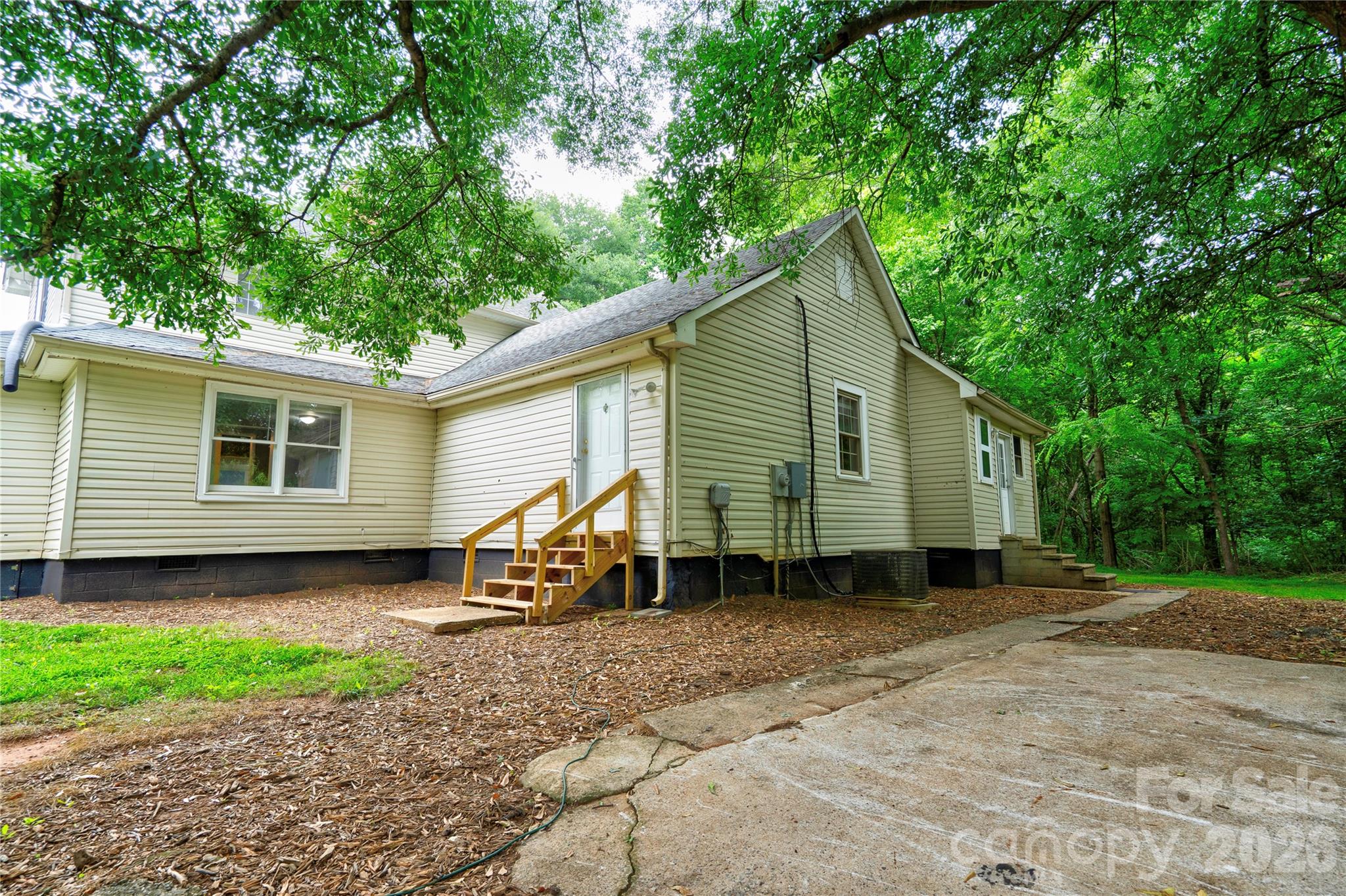 main property photo 27