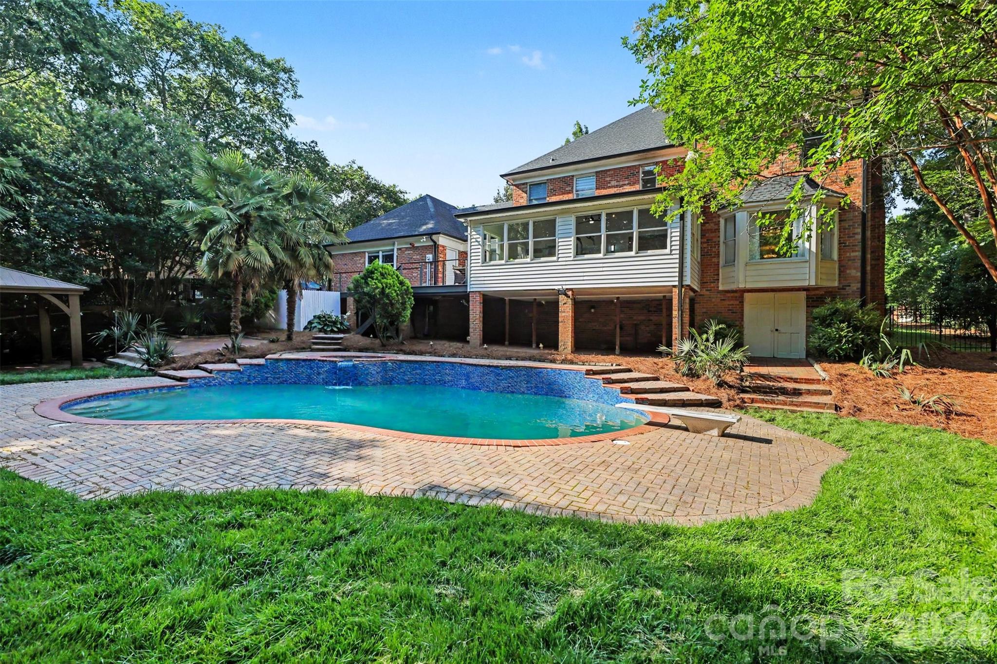 main property photo 40
