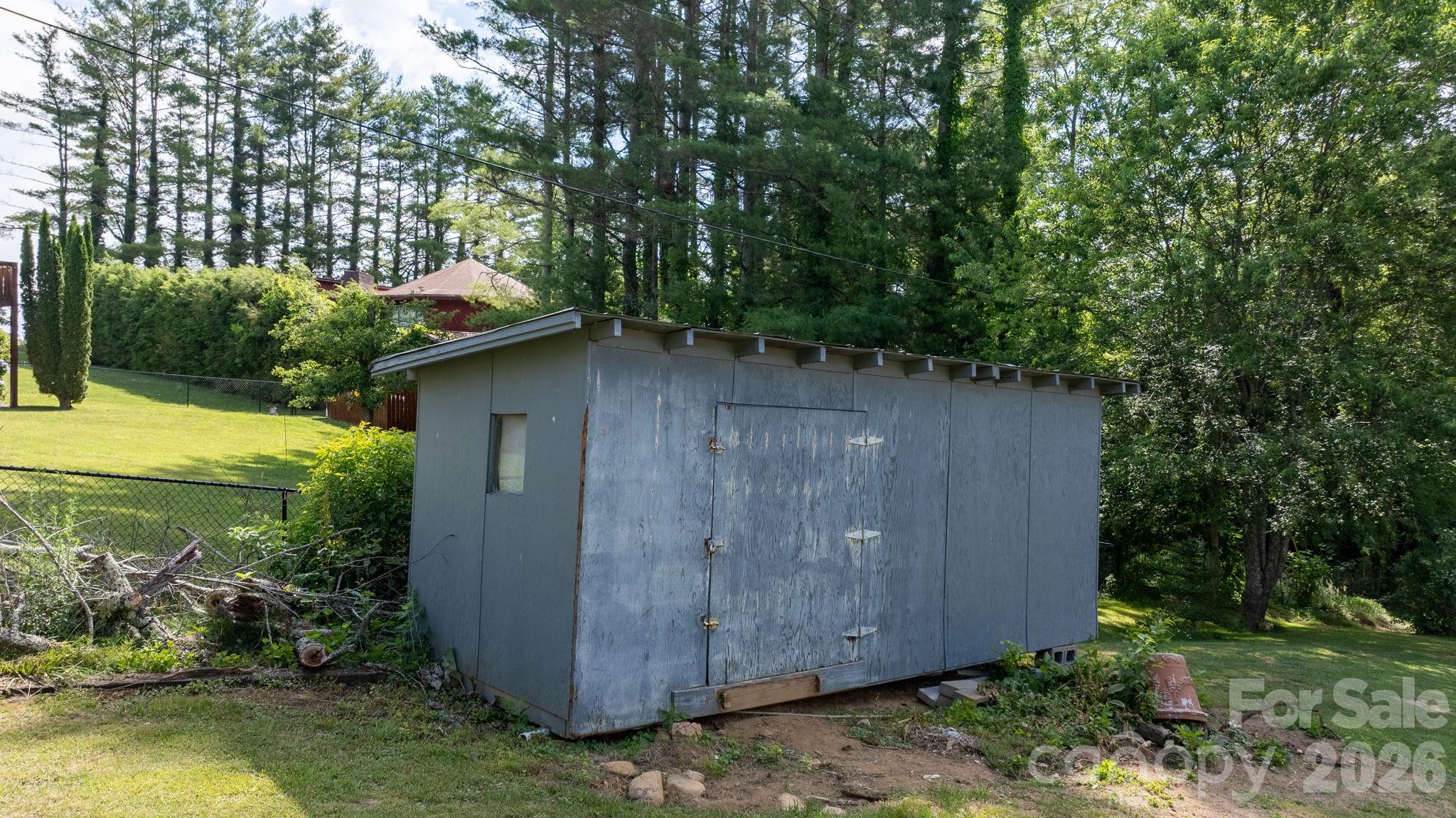 main property photo 28