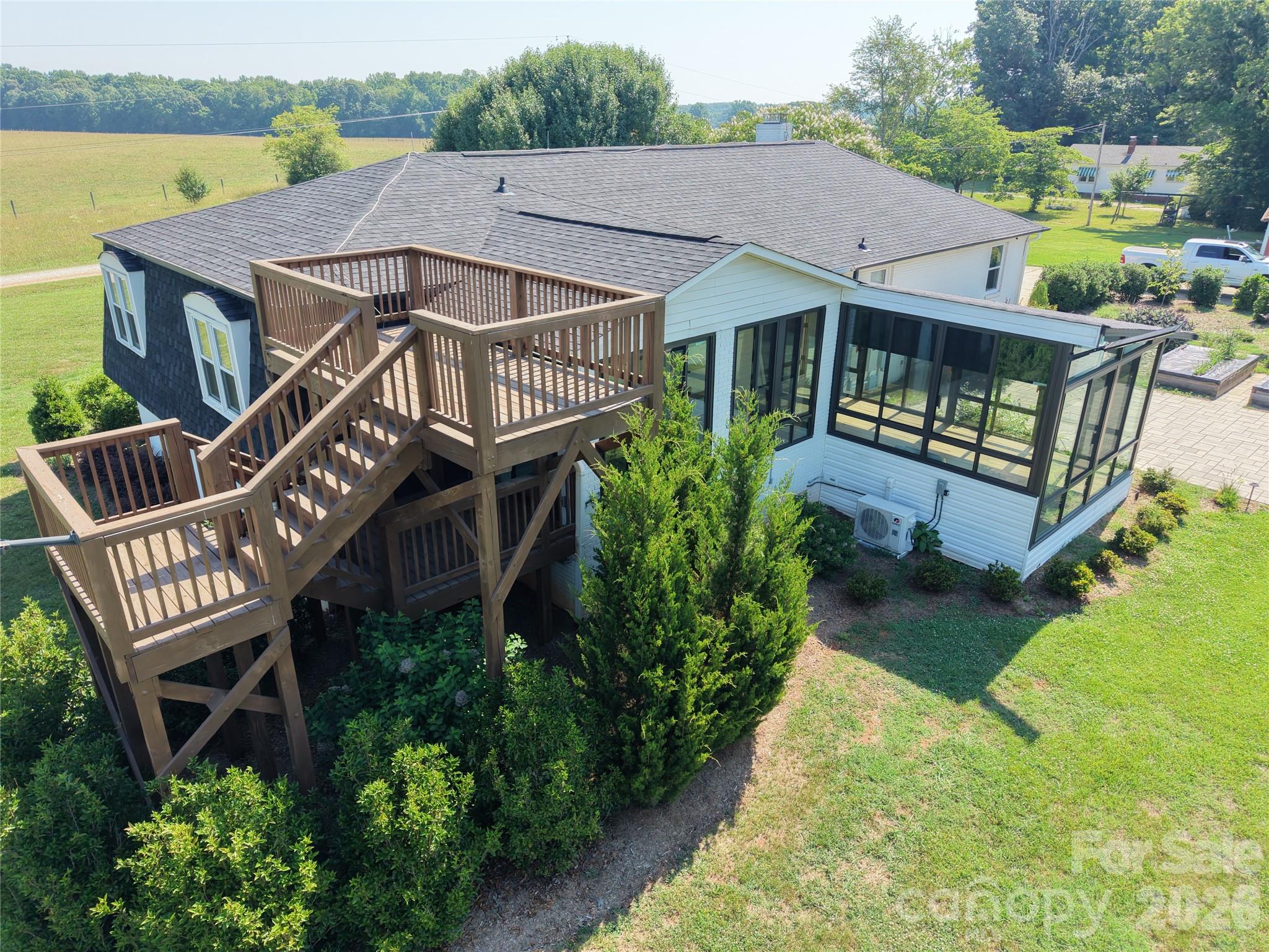 main property photo 40