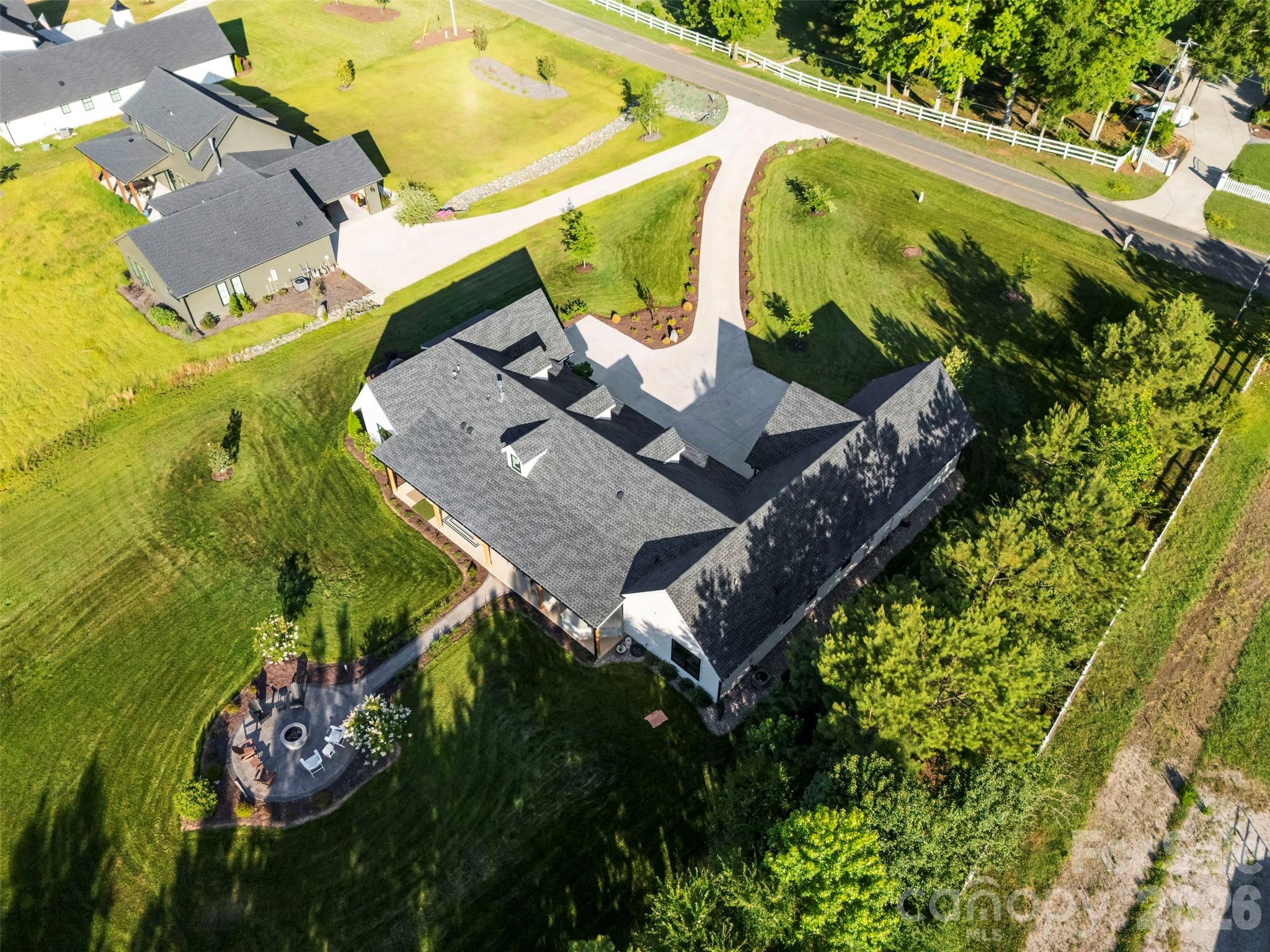 main property photo 33