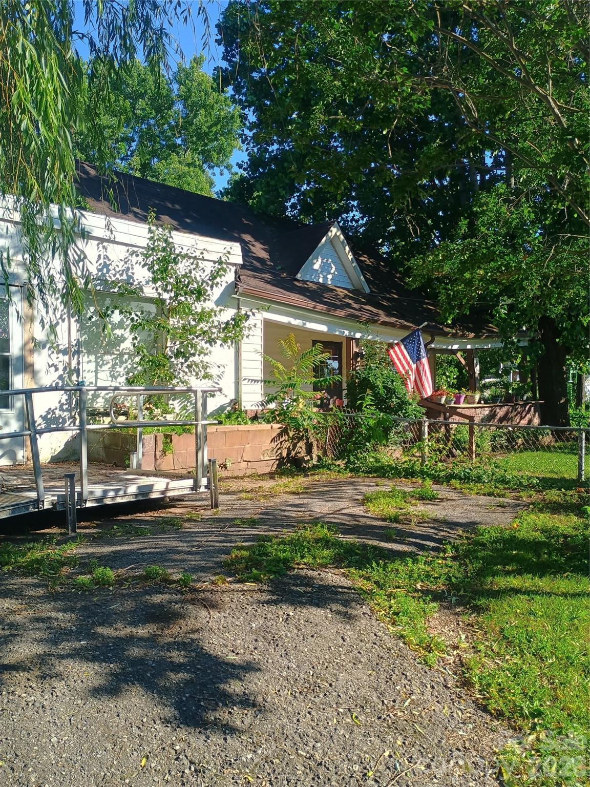 main property photo 5