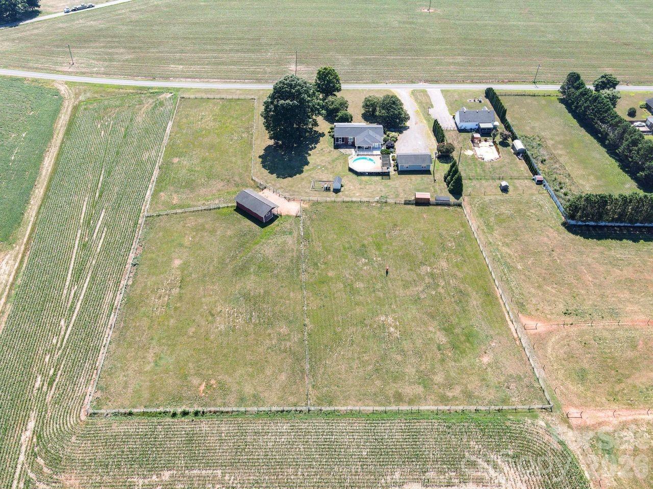 main property photo 30