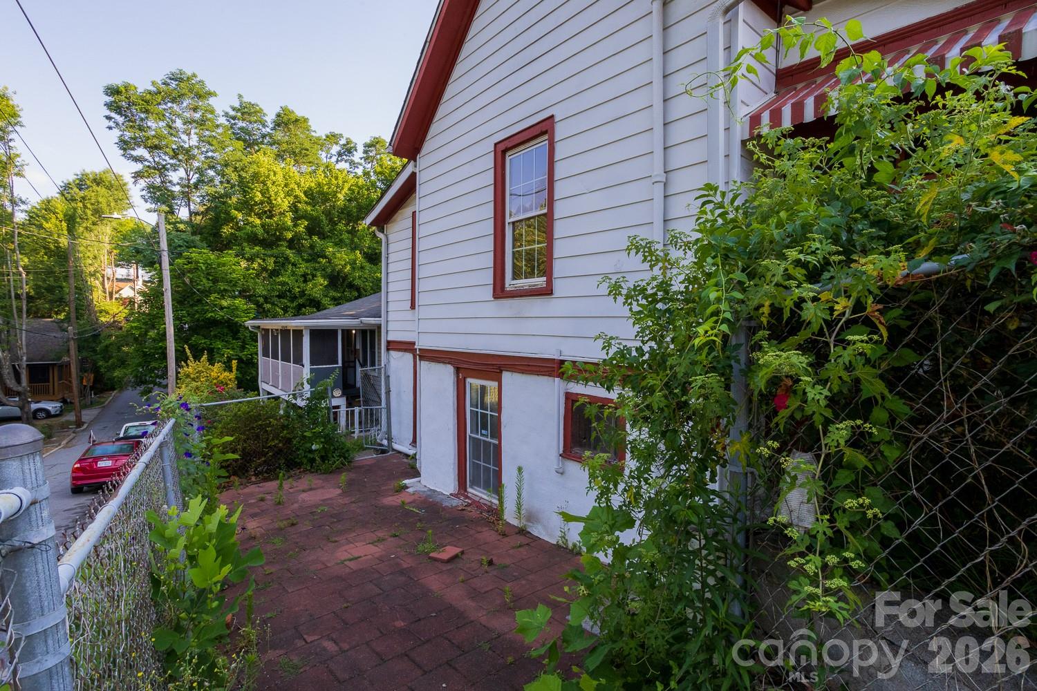 main property photo 3