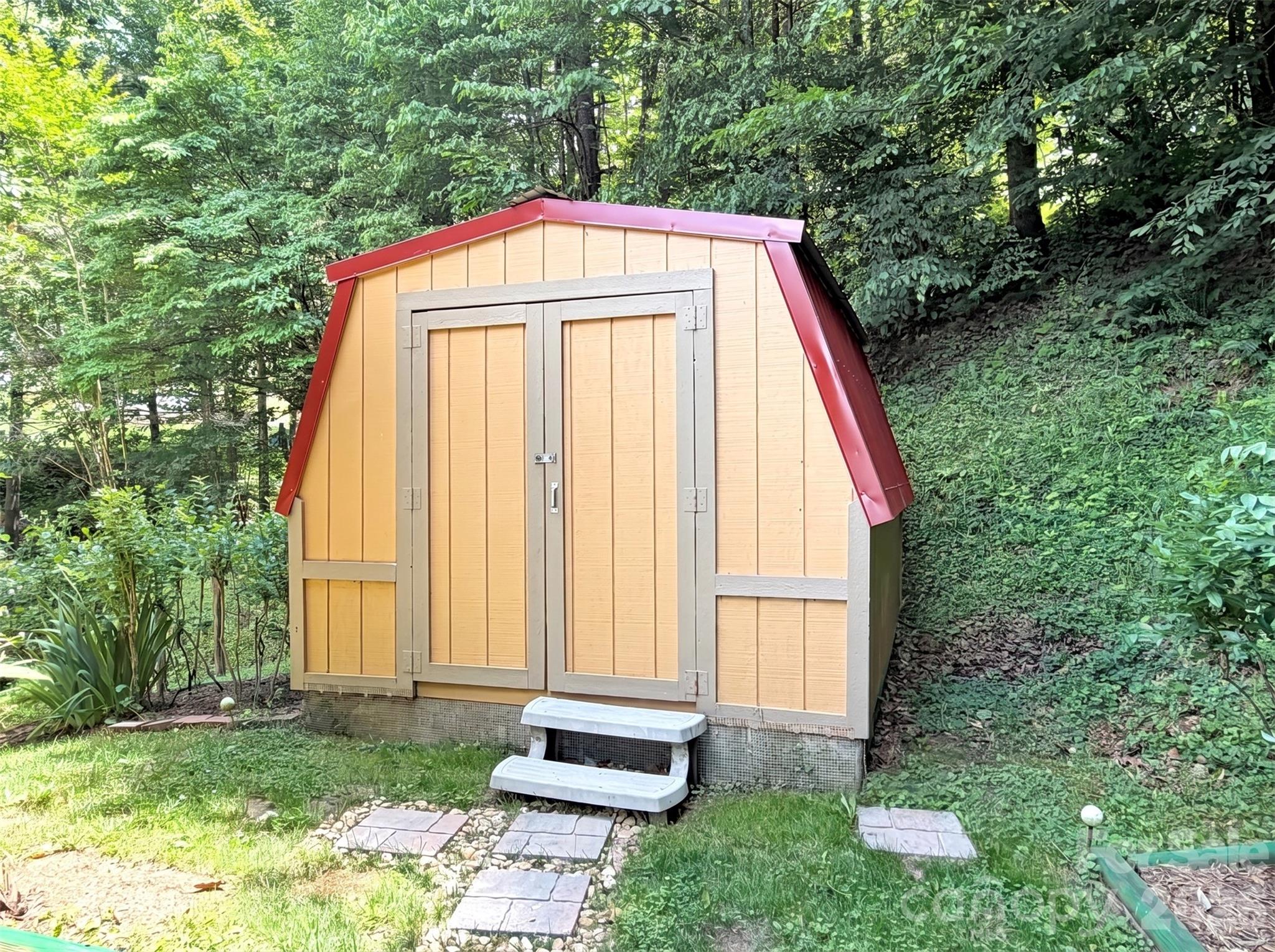 main property photo 37