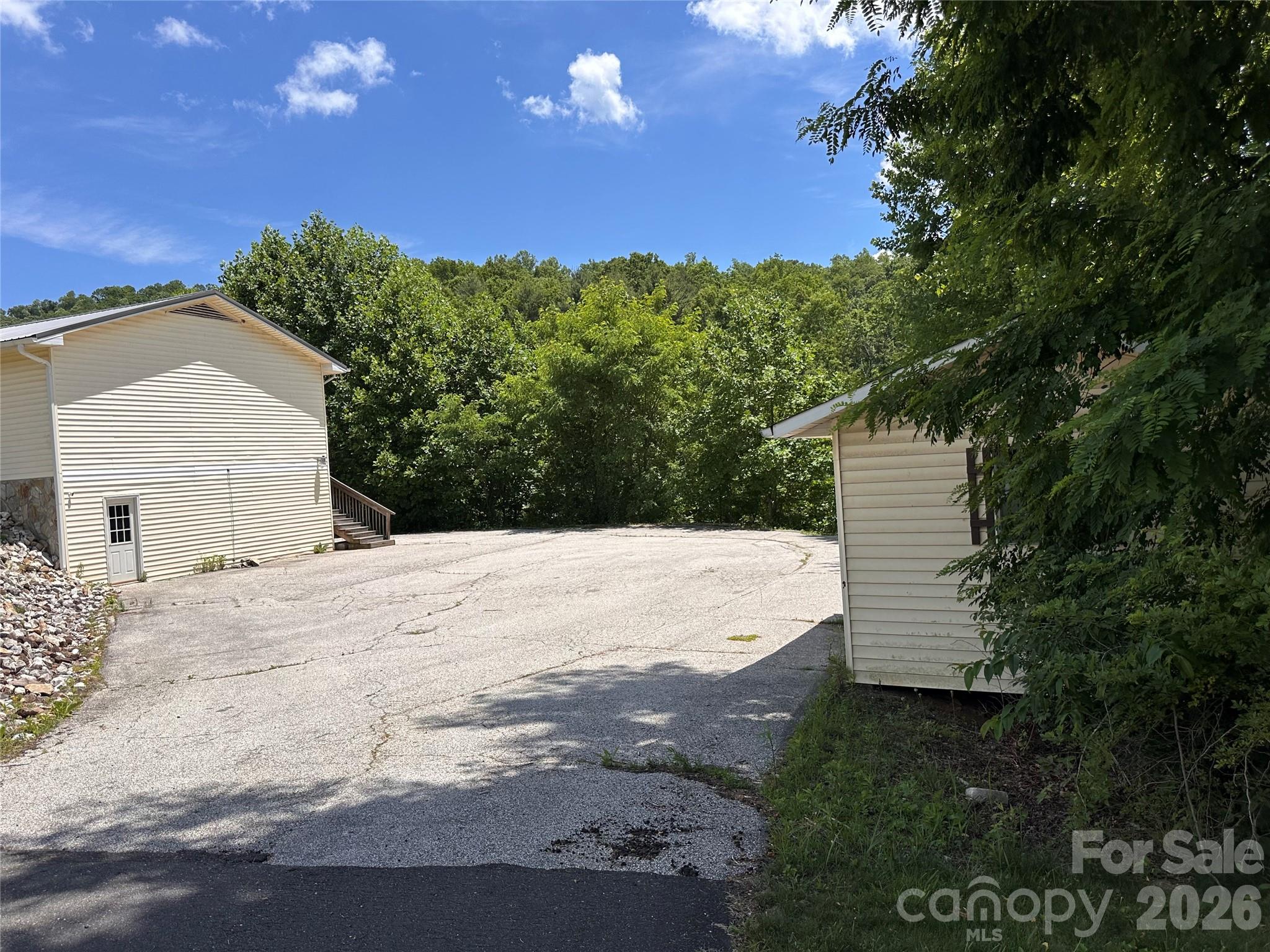 main property photo 16