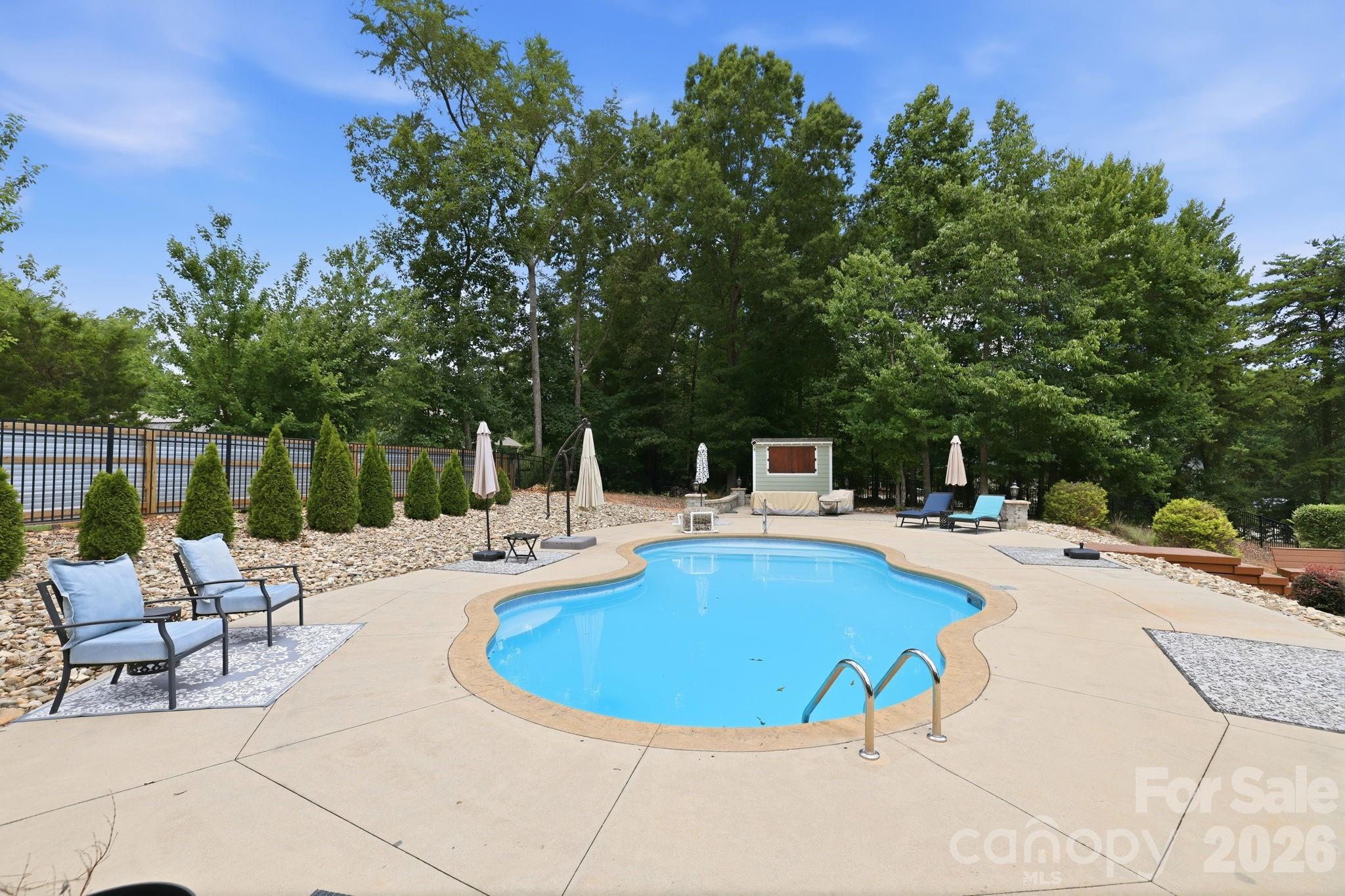 main property photo 40