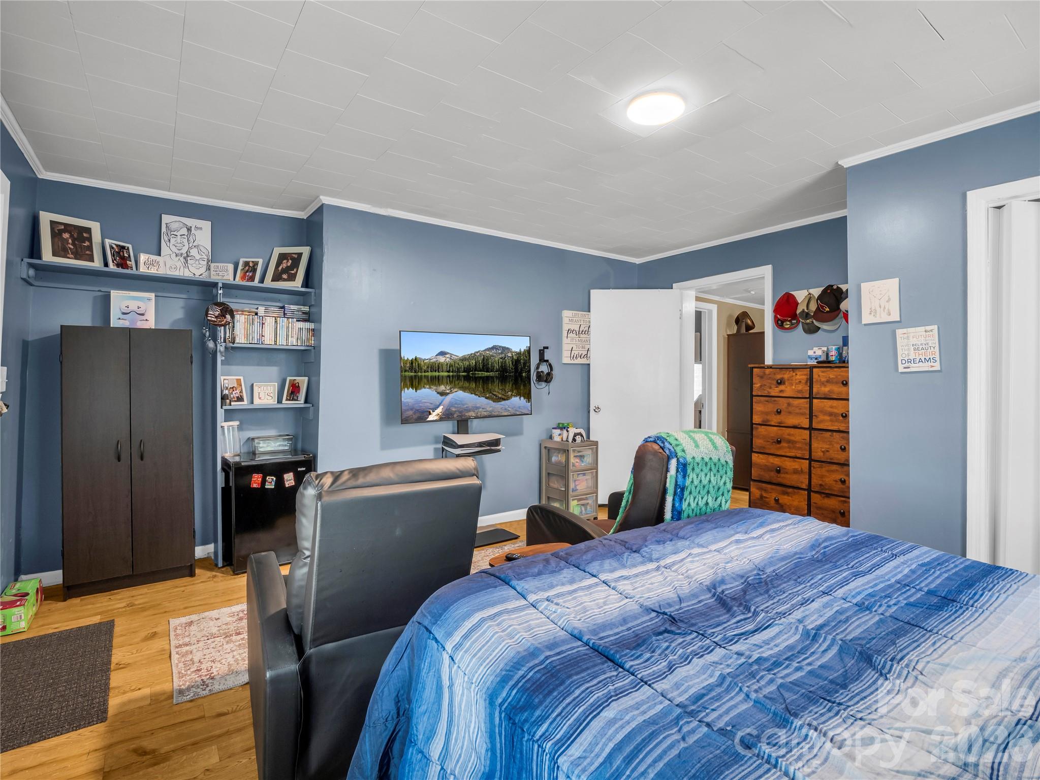 main property photo 18