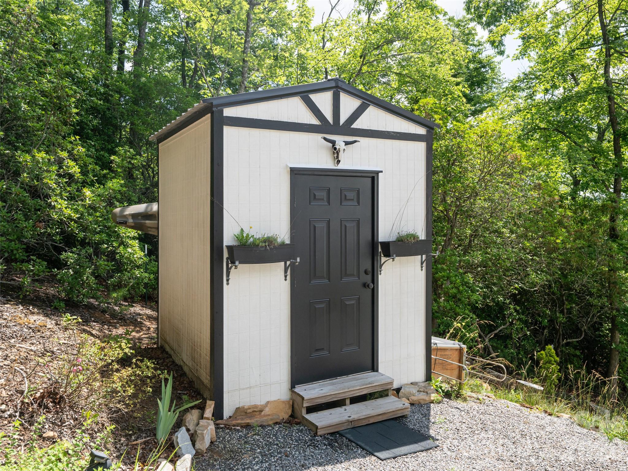 main property photo 37