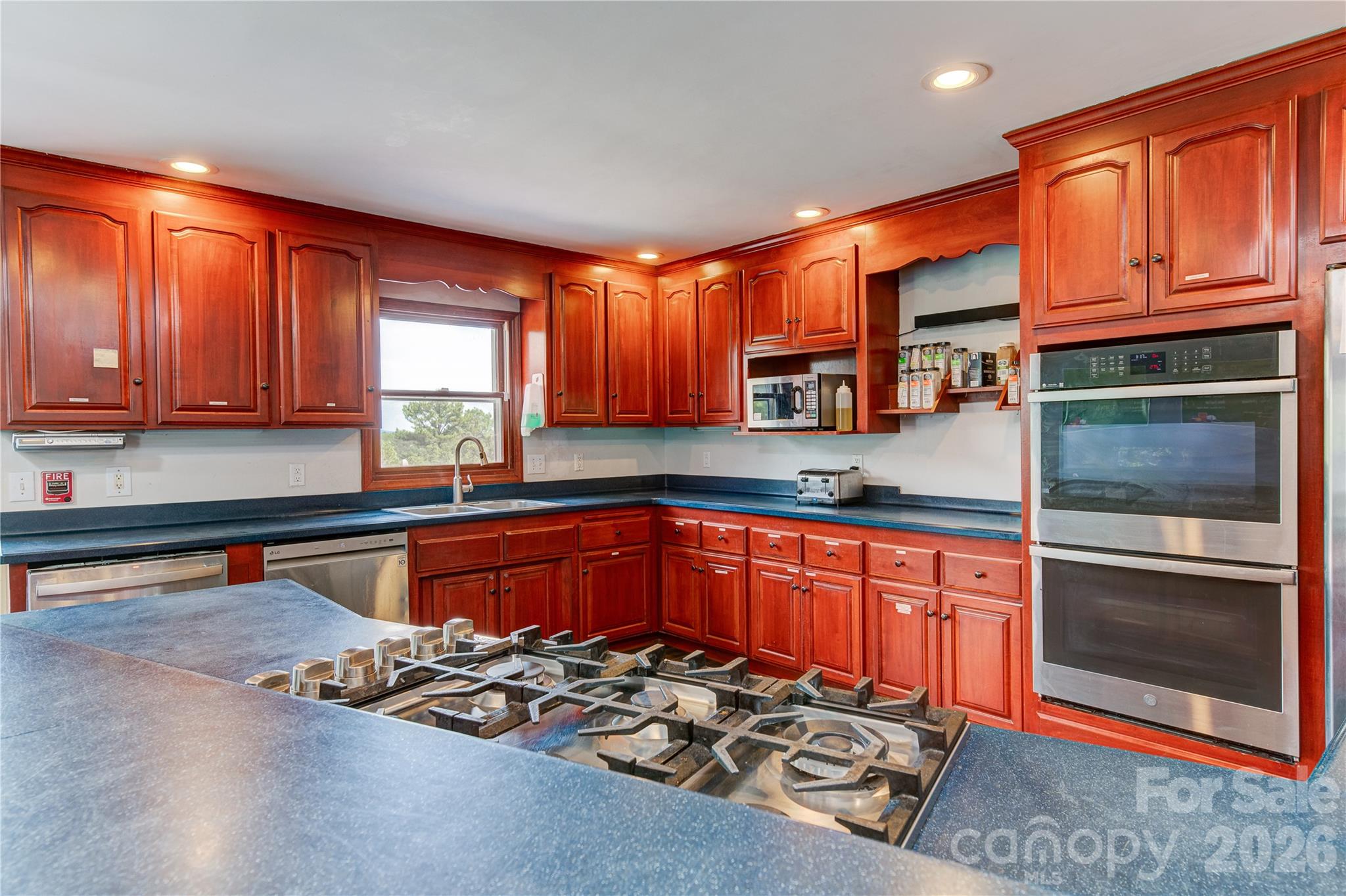 main property photo 18
