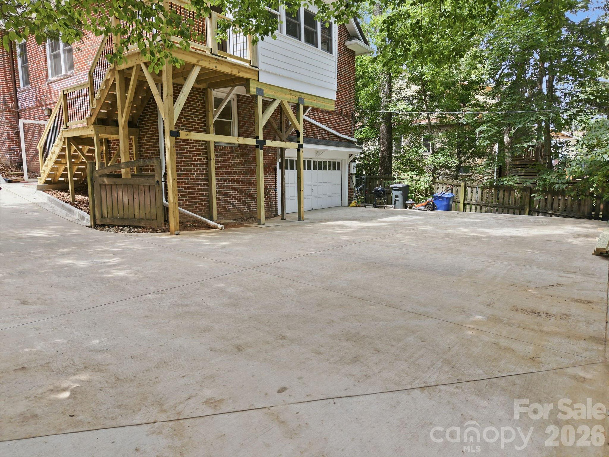 main property photo 41