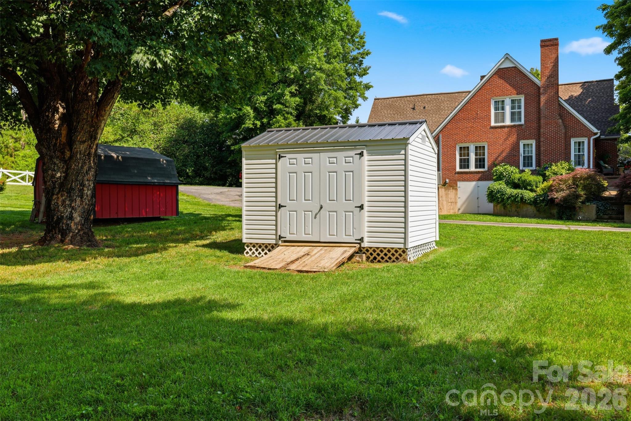 main property photo 35