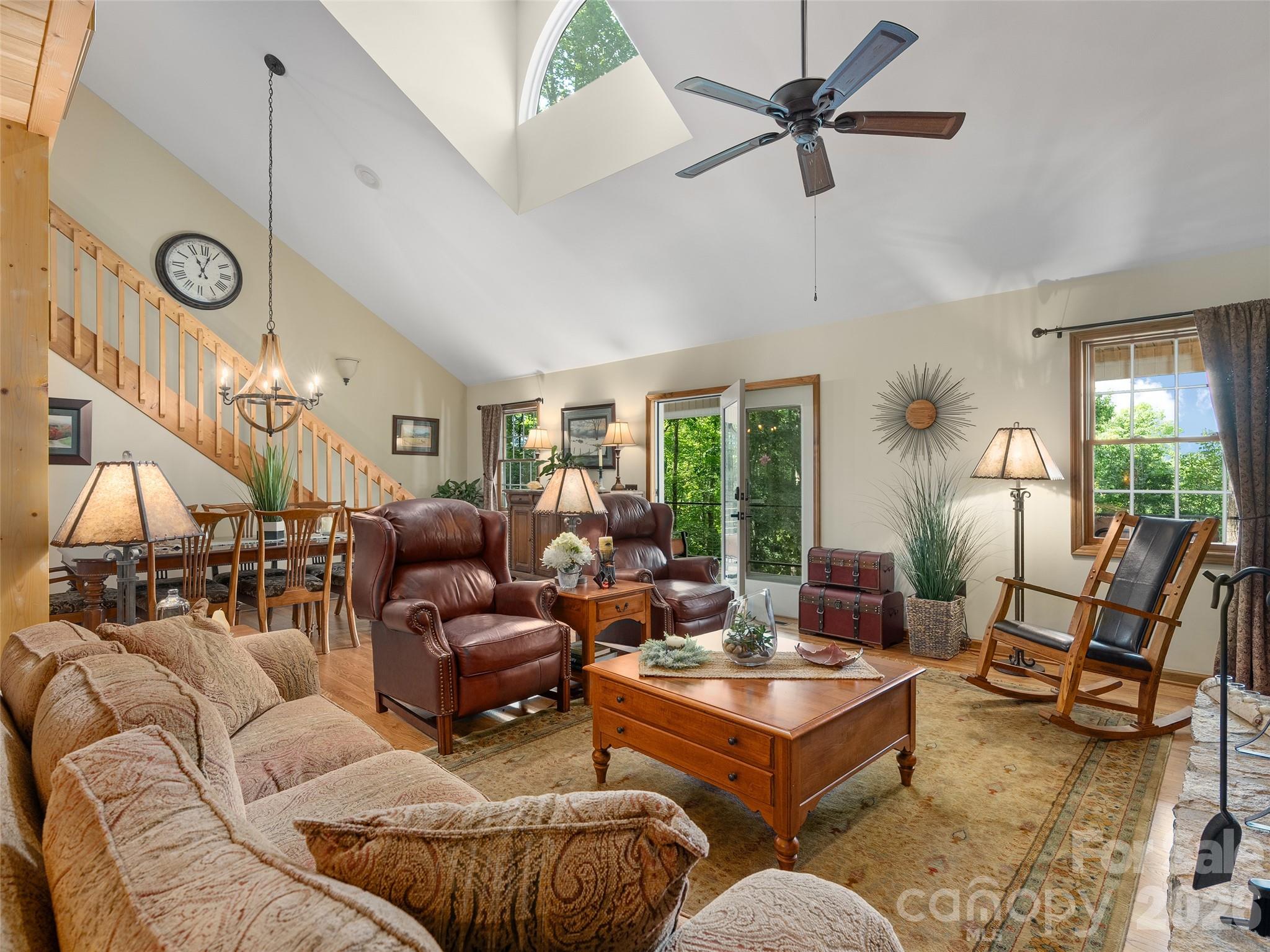 main property photo 4