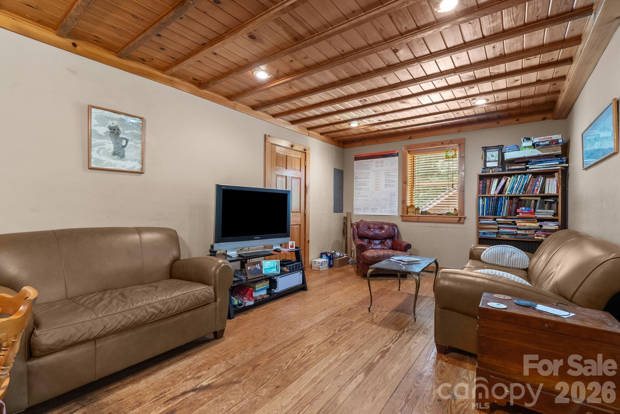 main property photo 25