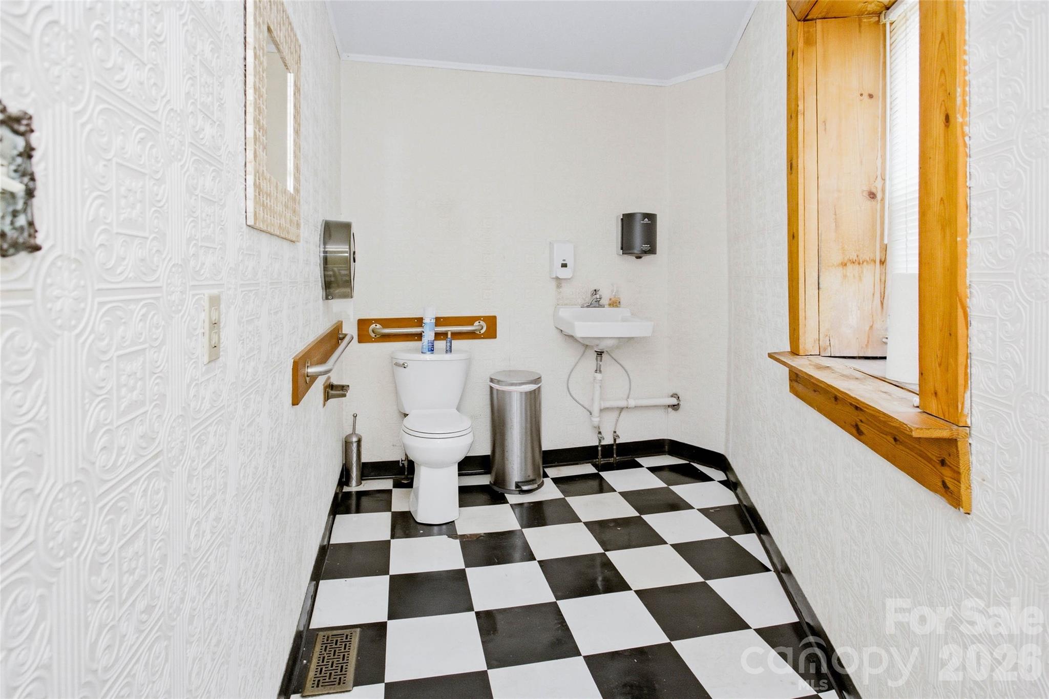 main property photo 23