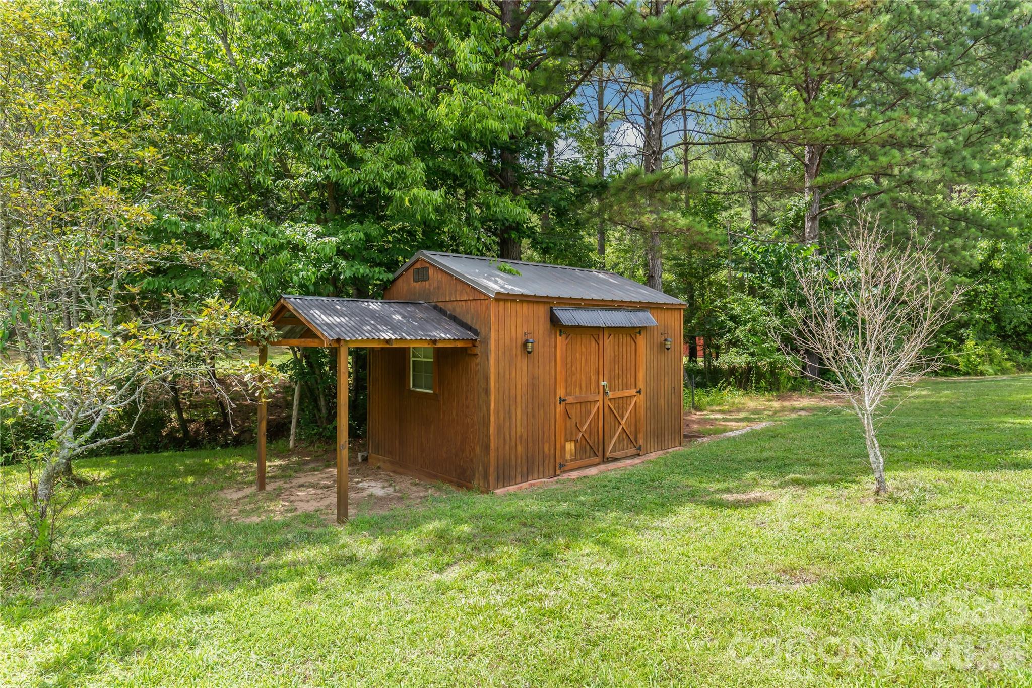 main property photo 16