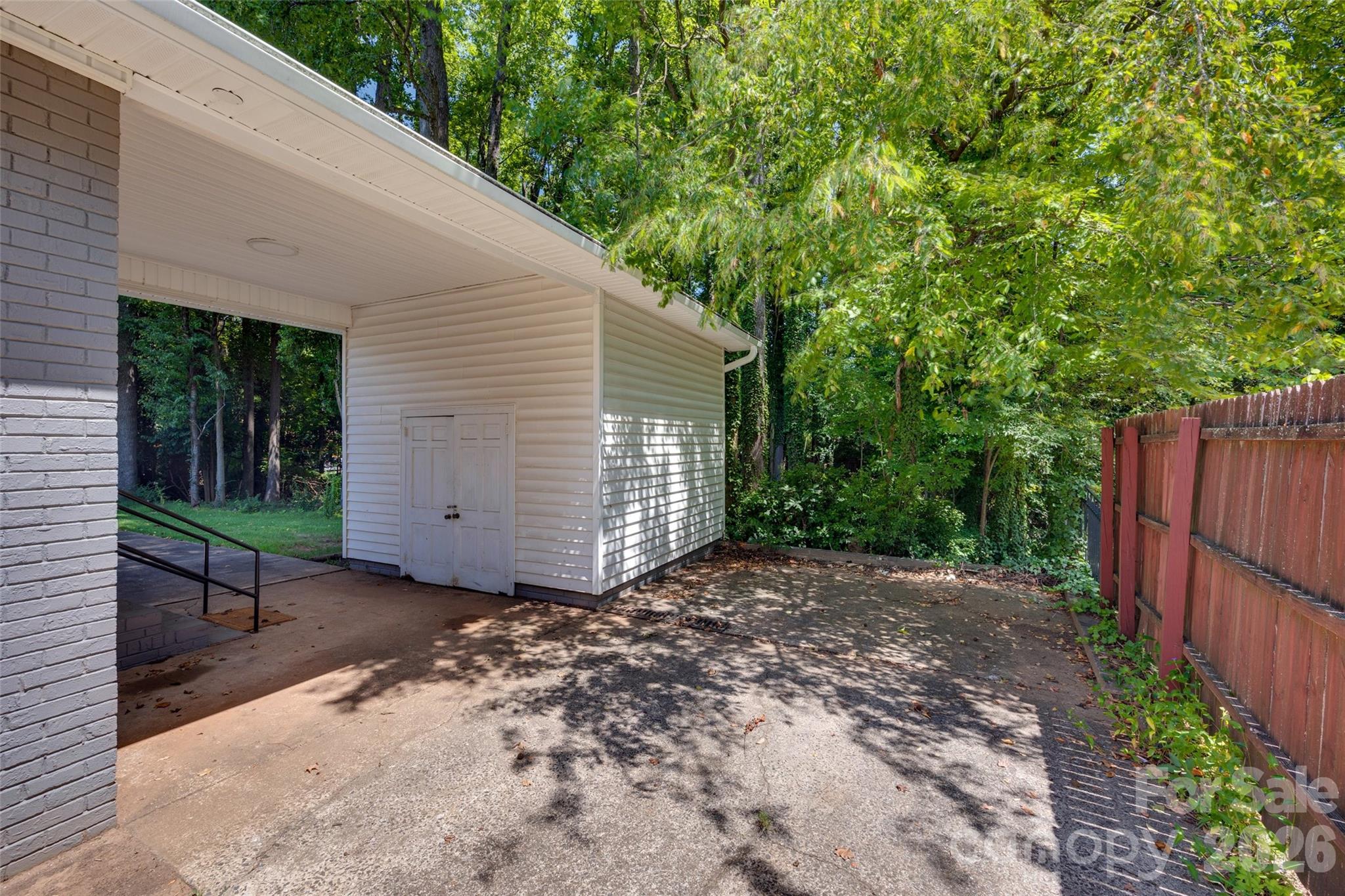 main property photo 30