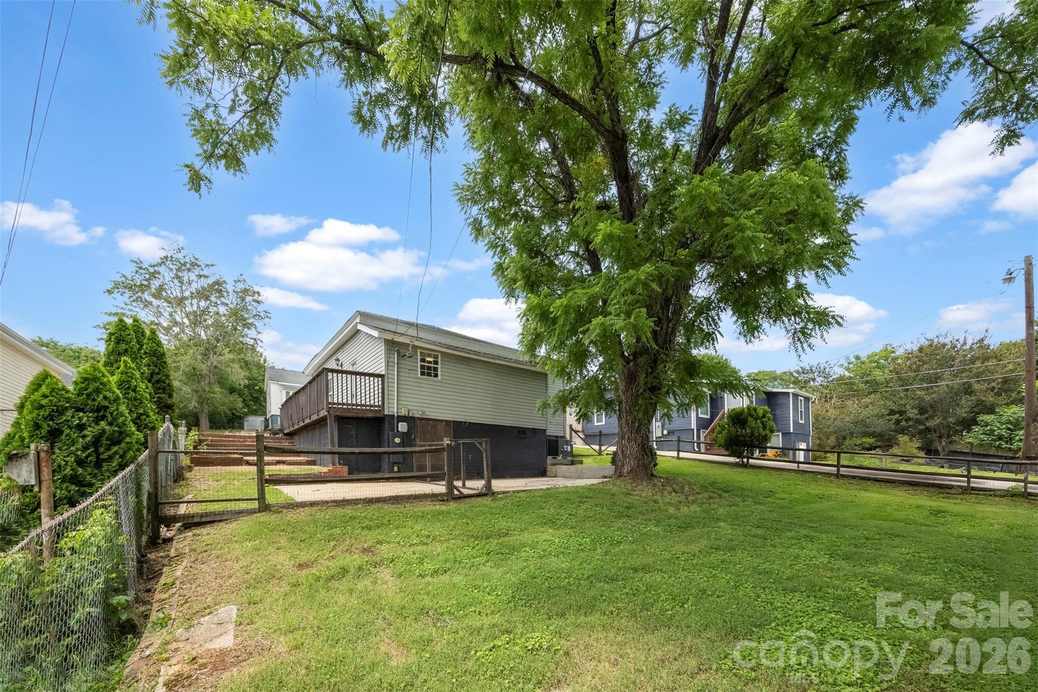 main property photo 28
