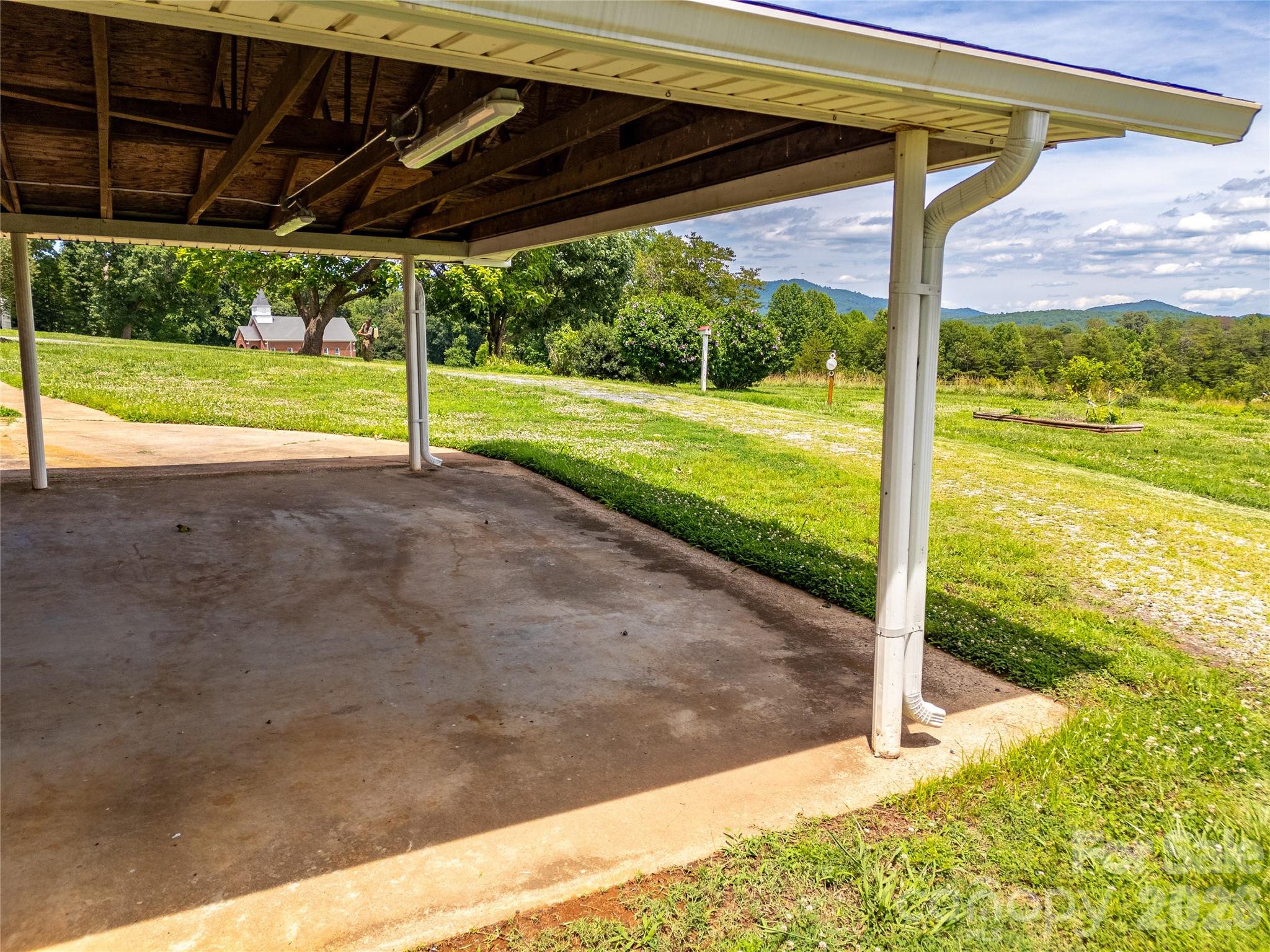 main property photo 7