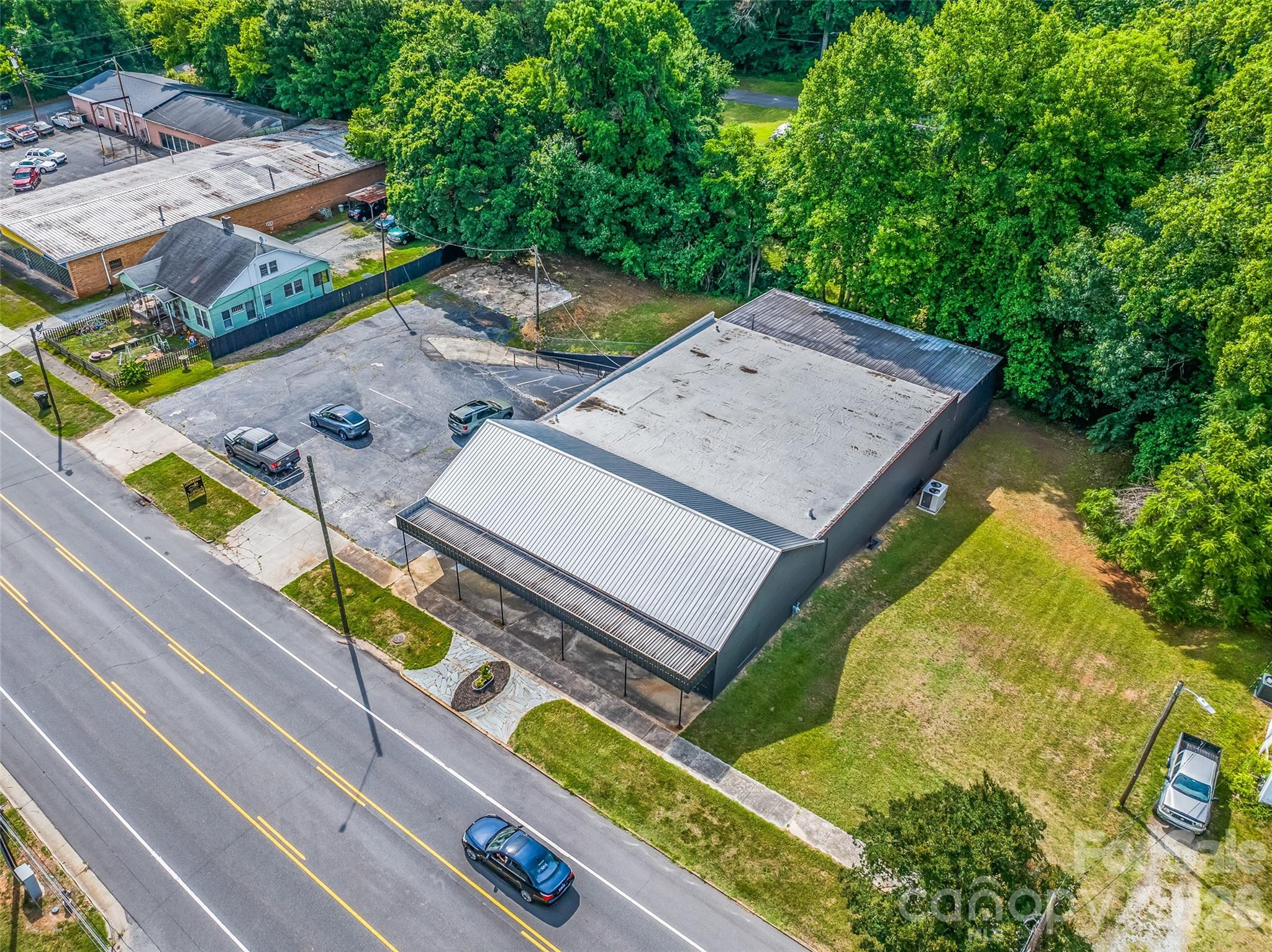 main property photo 13