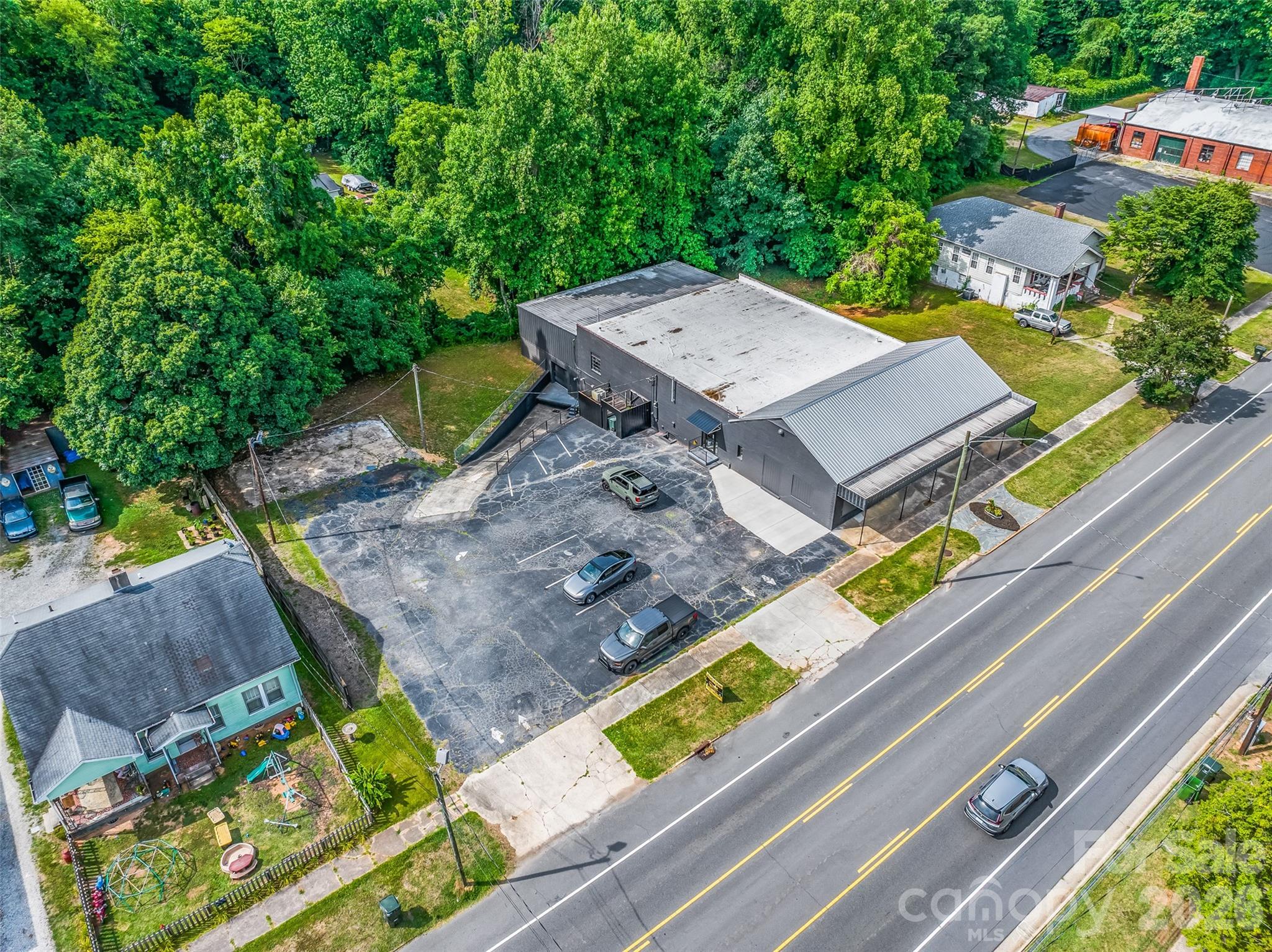 main property photo 16