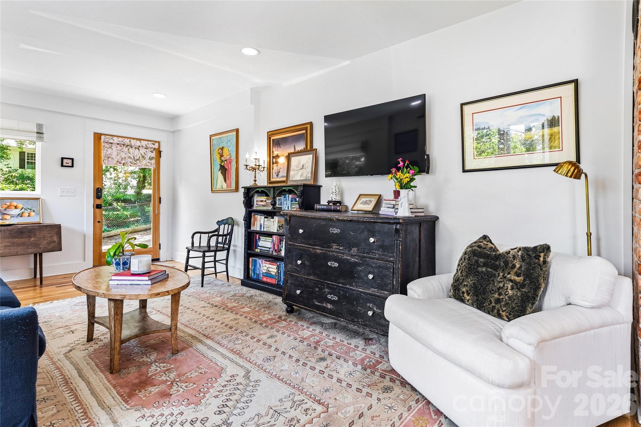 main property photo 4