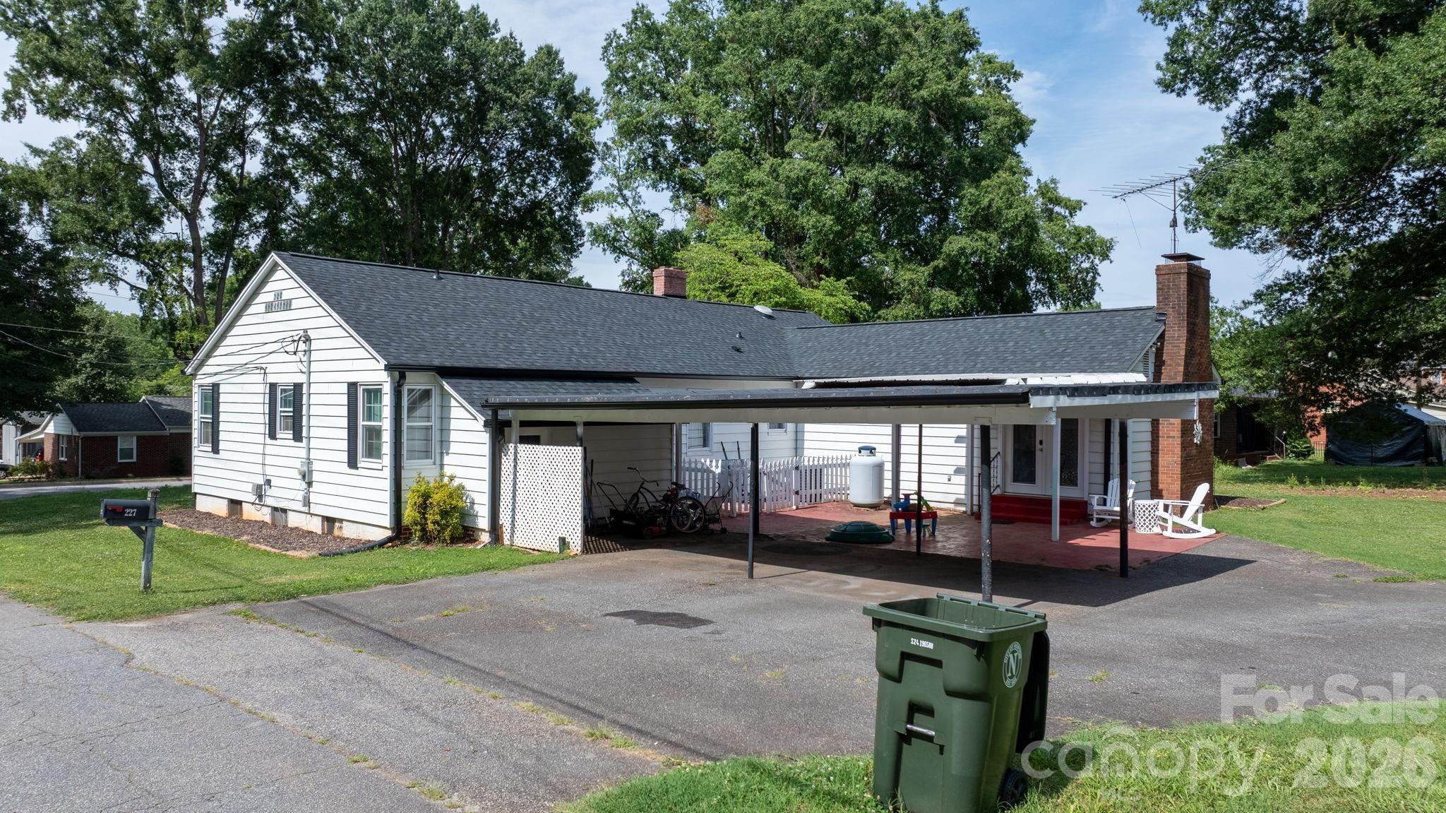 main property photo 30