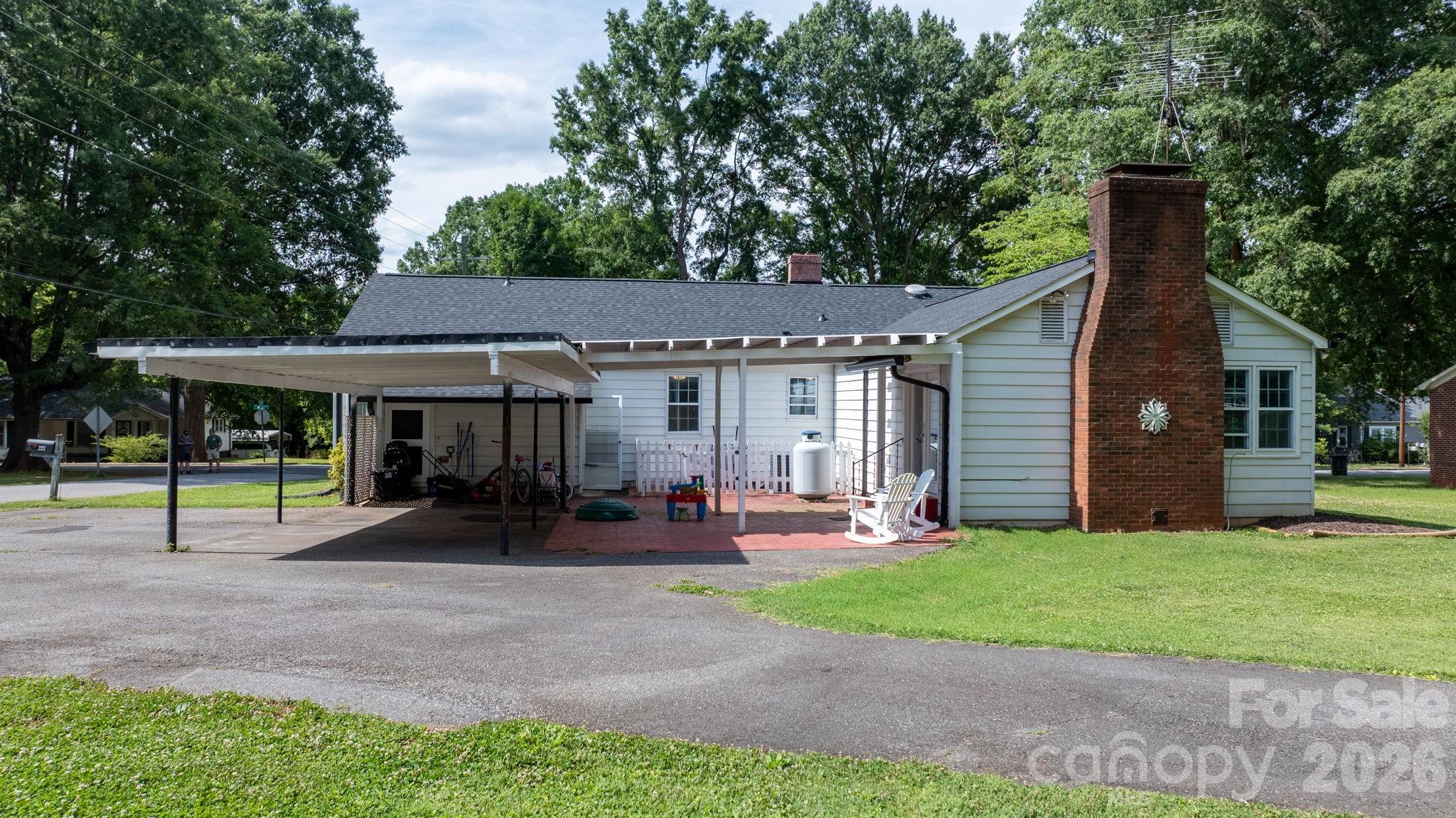 main property photo 34