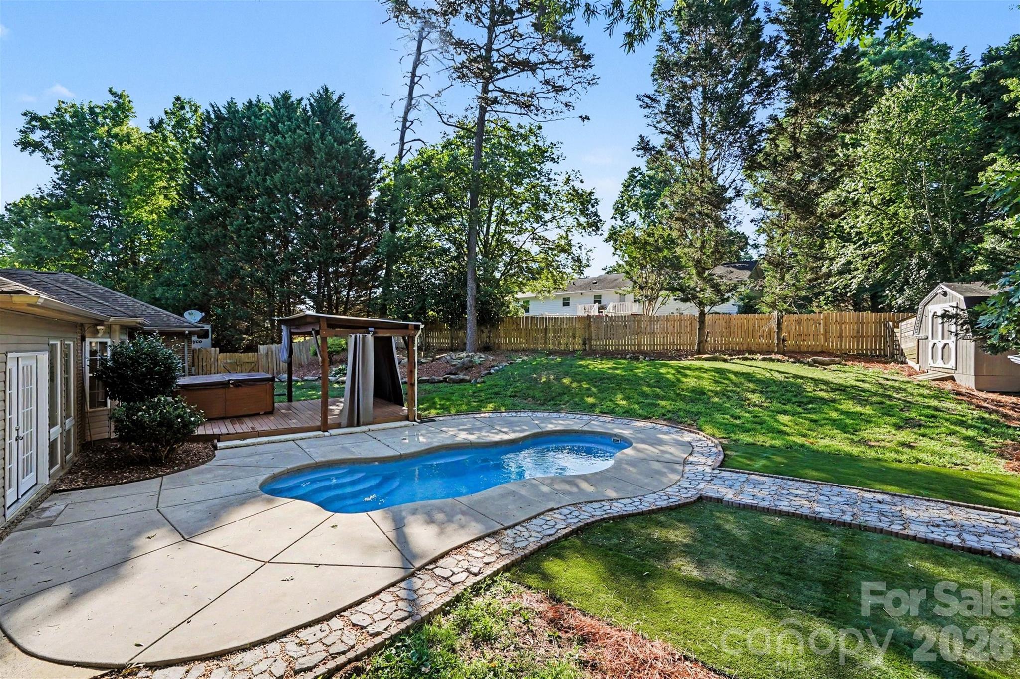 main property photo 25