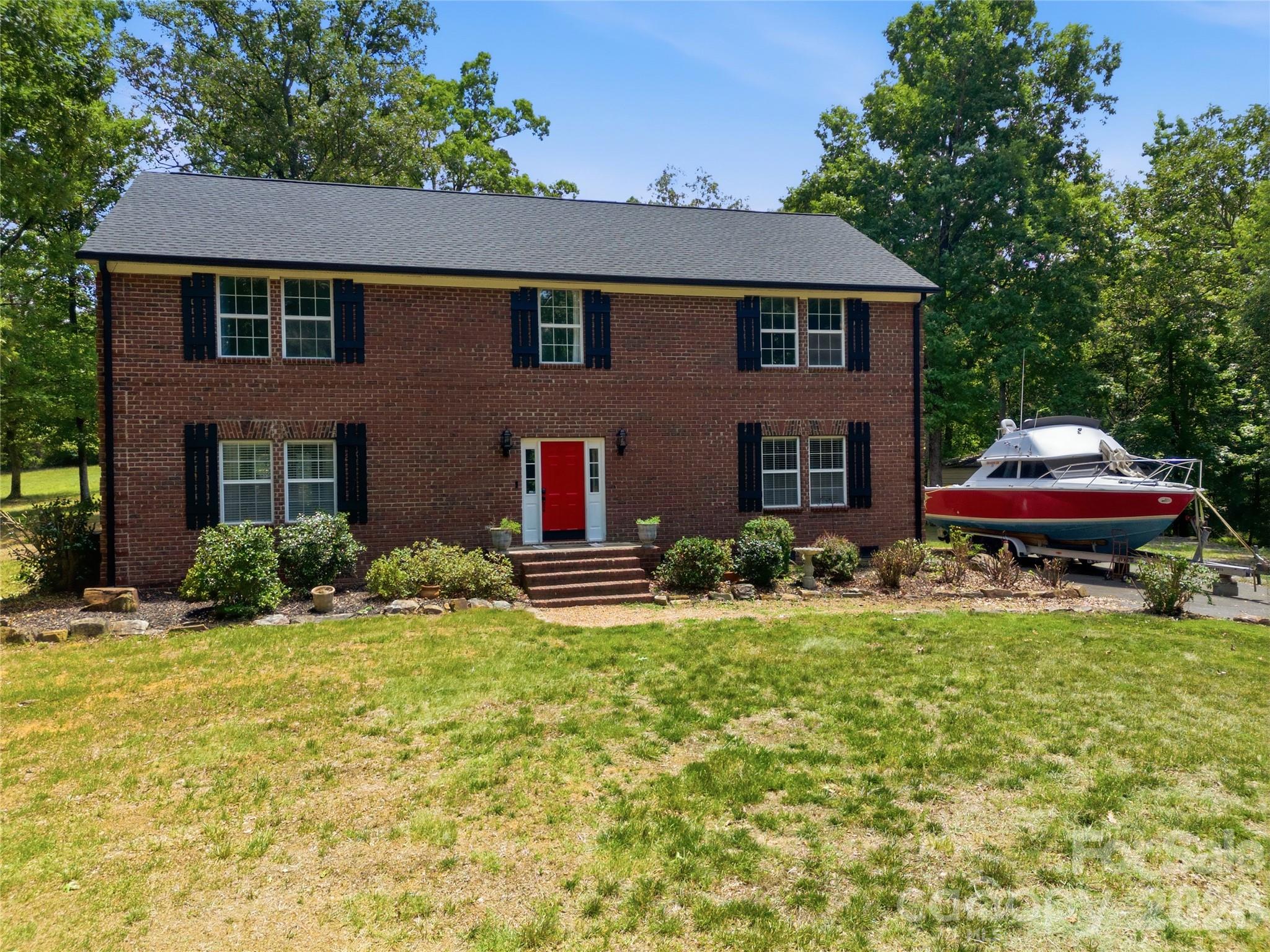 main property photo 30