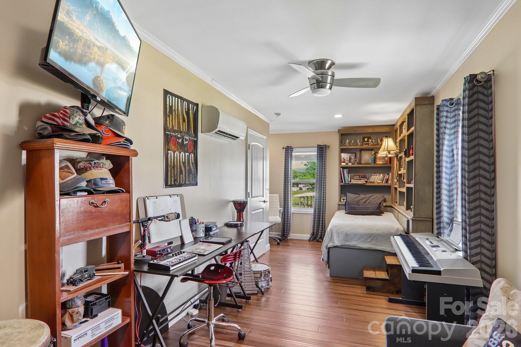 main property photo 37