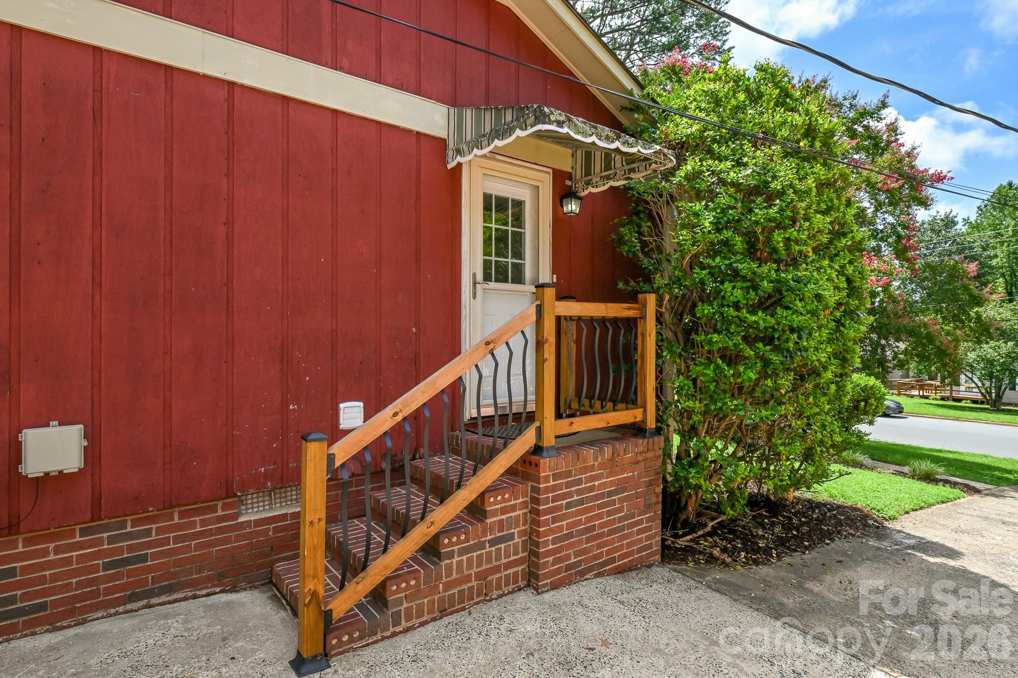main property photo 32