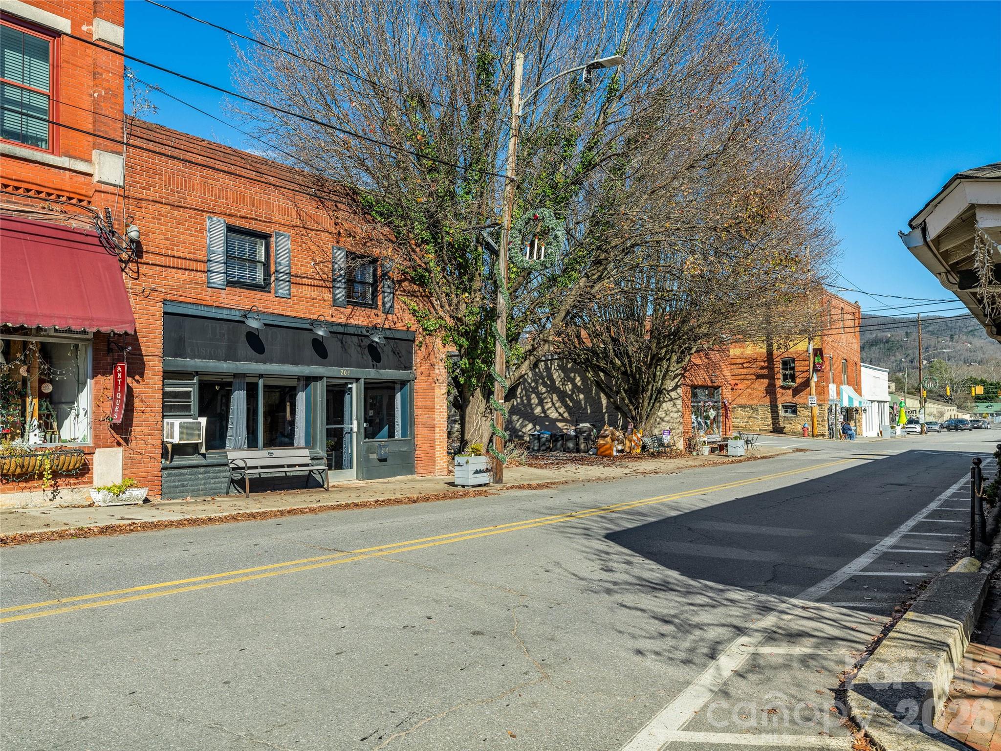 main property photo 9