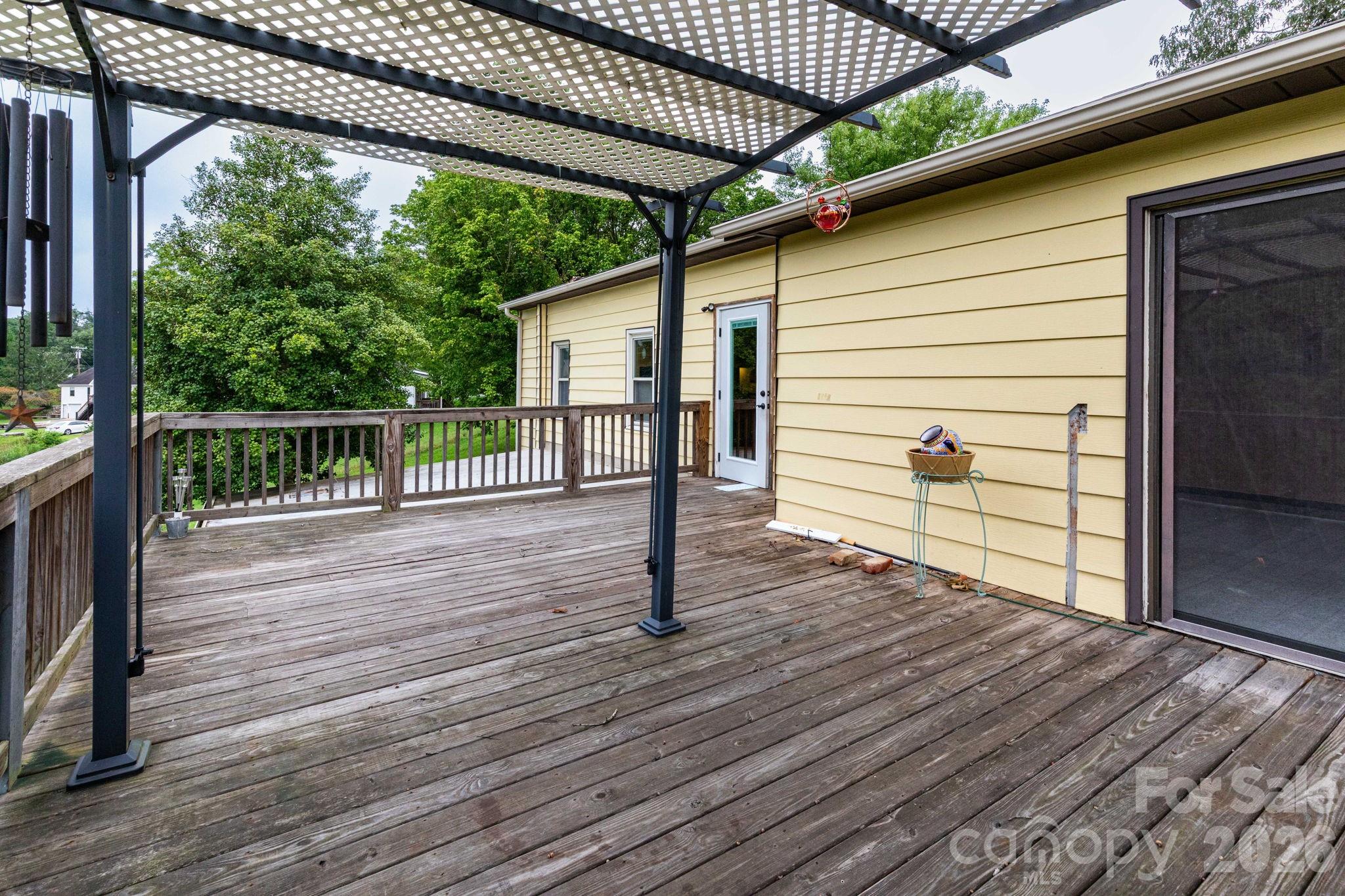 main property photo 11