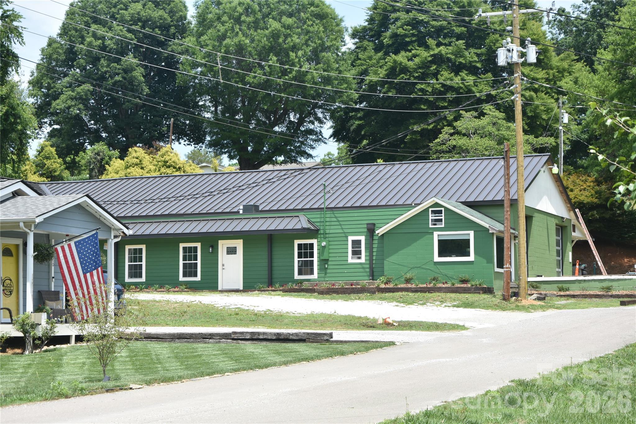 main property photo 10