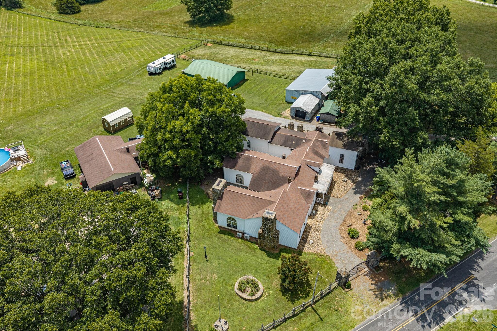 main property photo 40