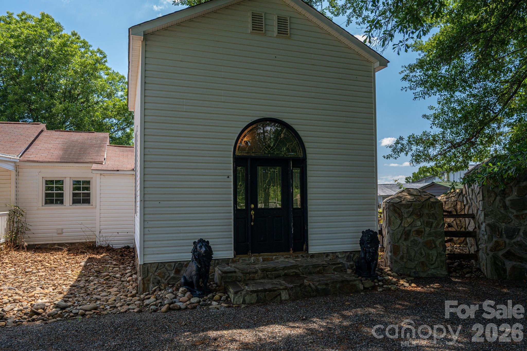 main property photo 5
