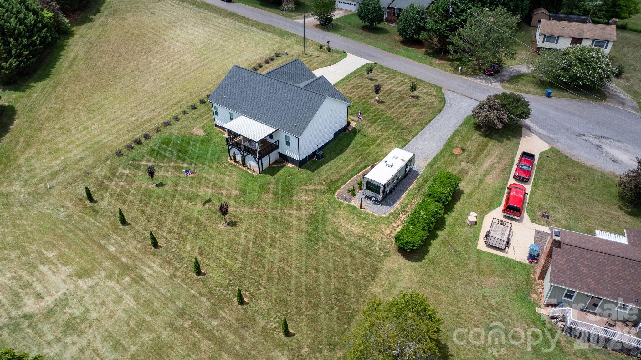 main property photo 40