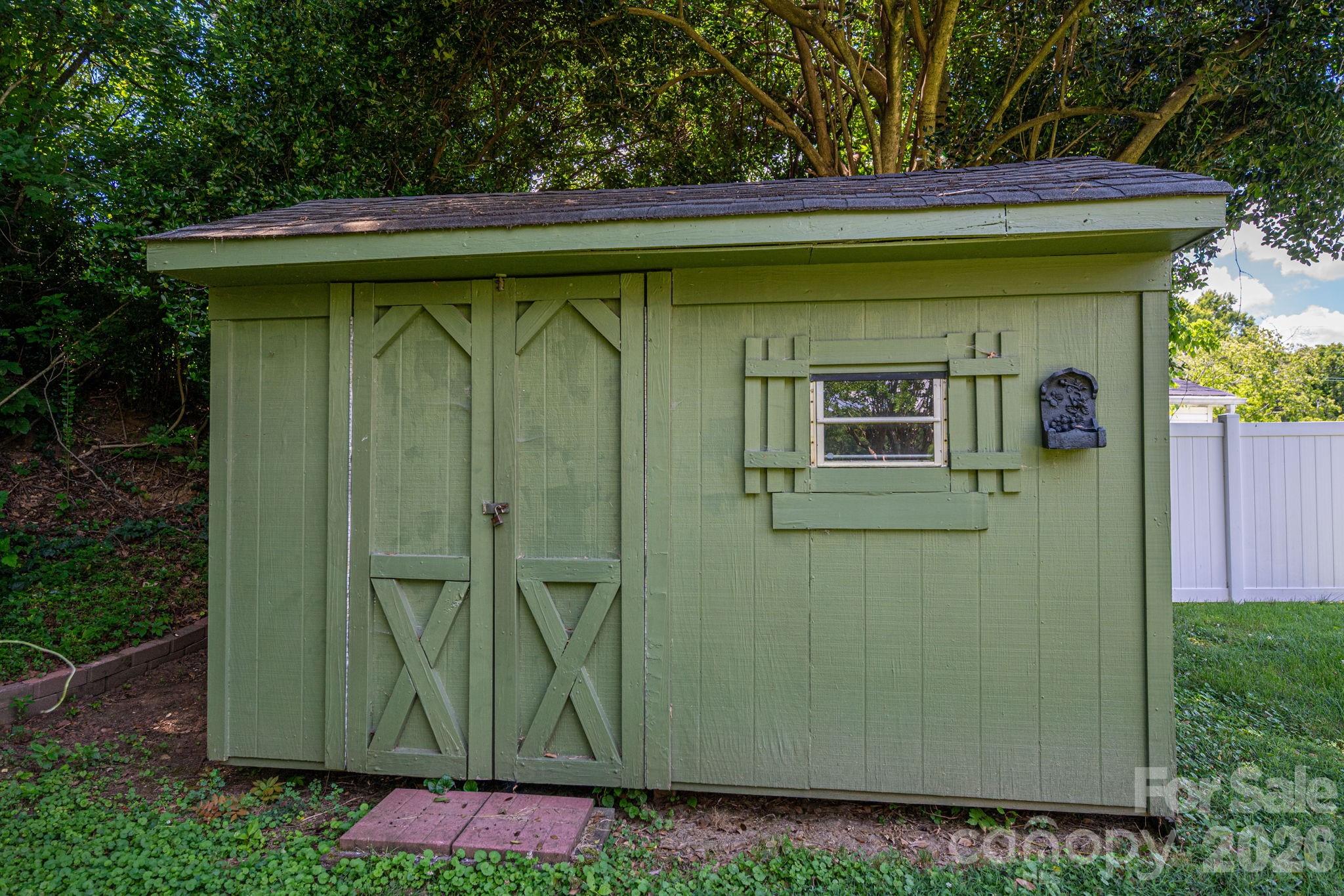 main property photo 30