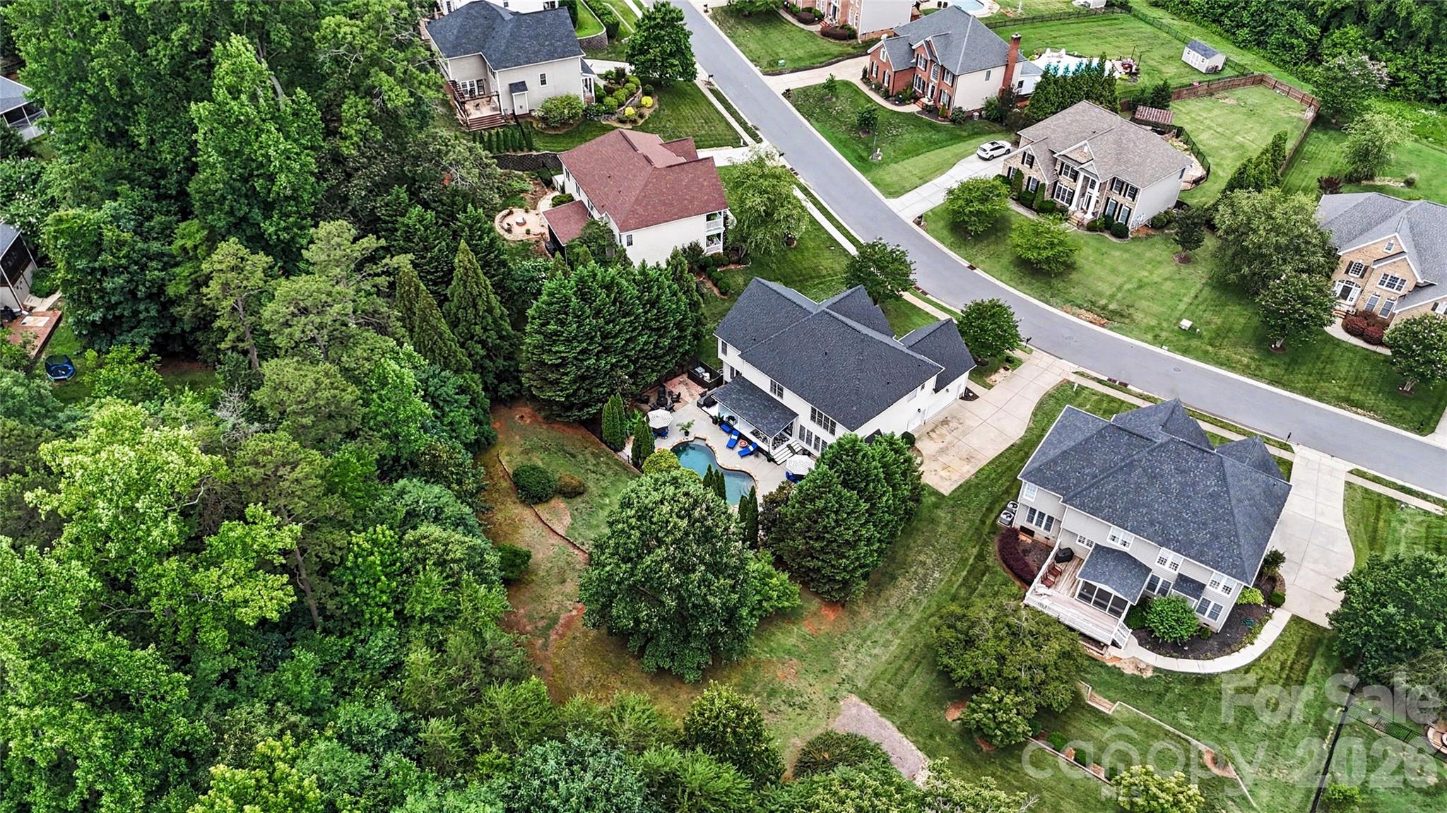 main property photo 40