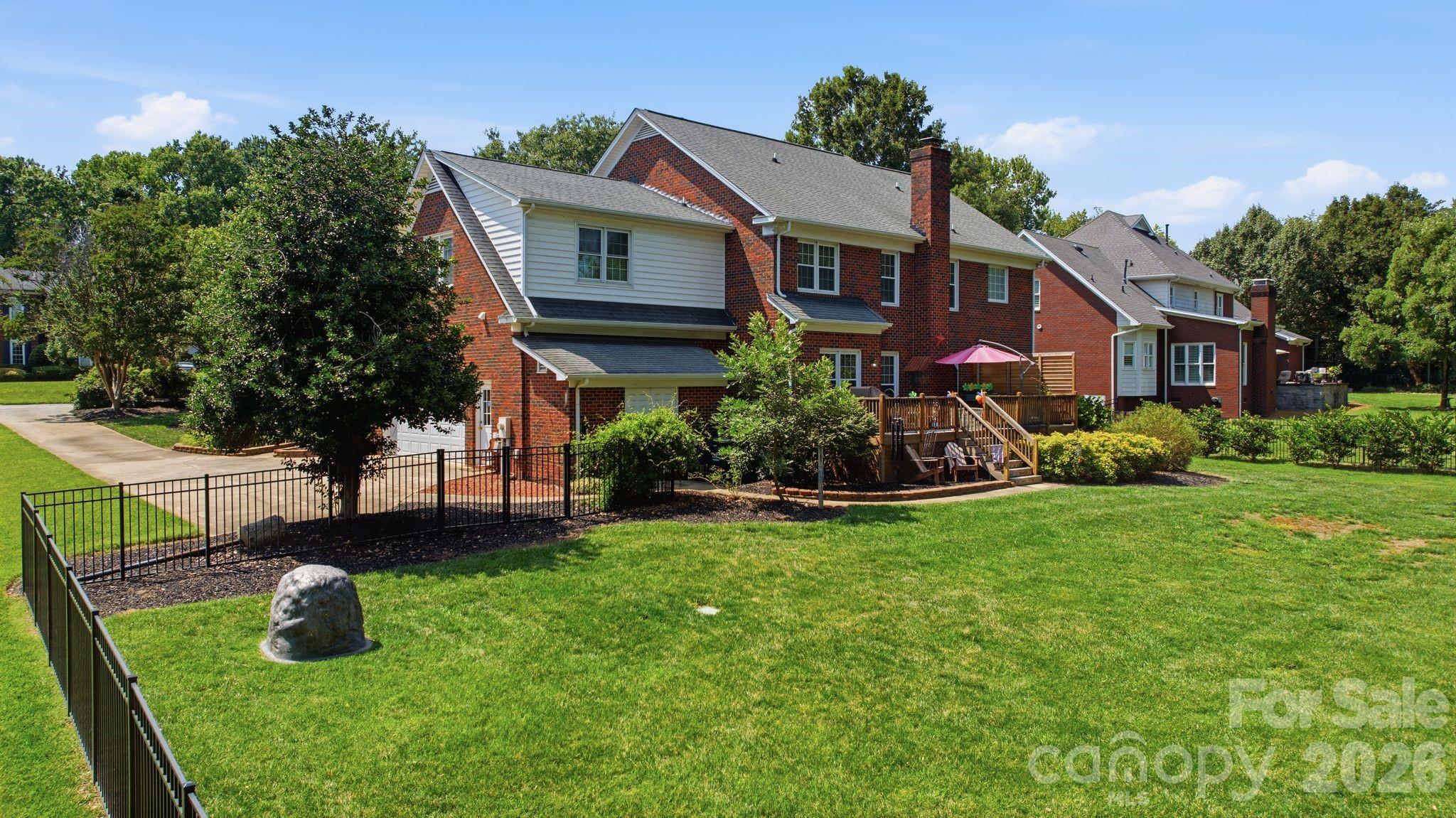 main property photo 3