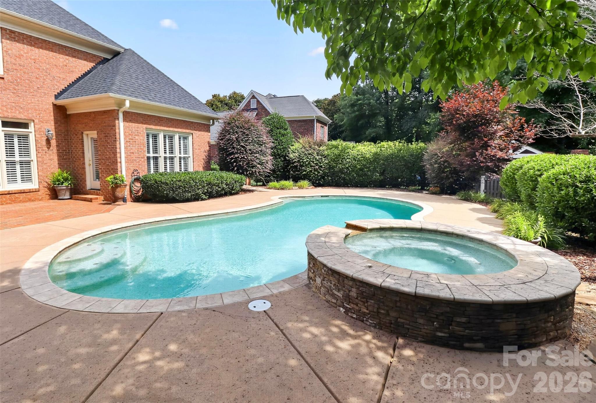 main property photo 5